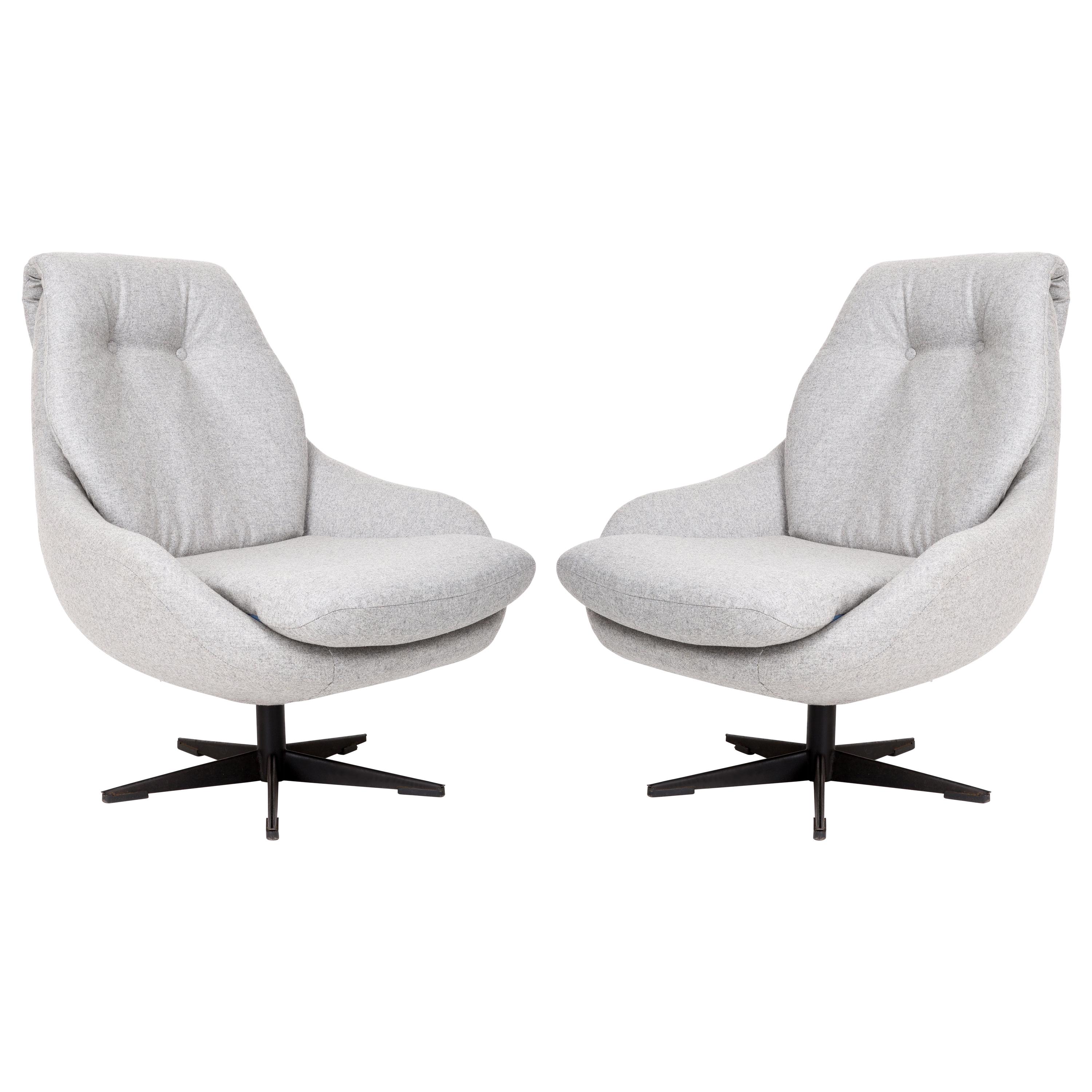 Set of Two 20th Century Vintage Light Green Swivel Armchairs, 1960s For