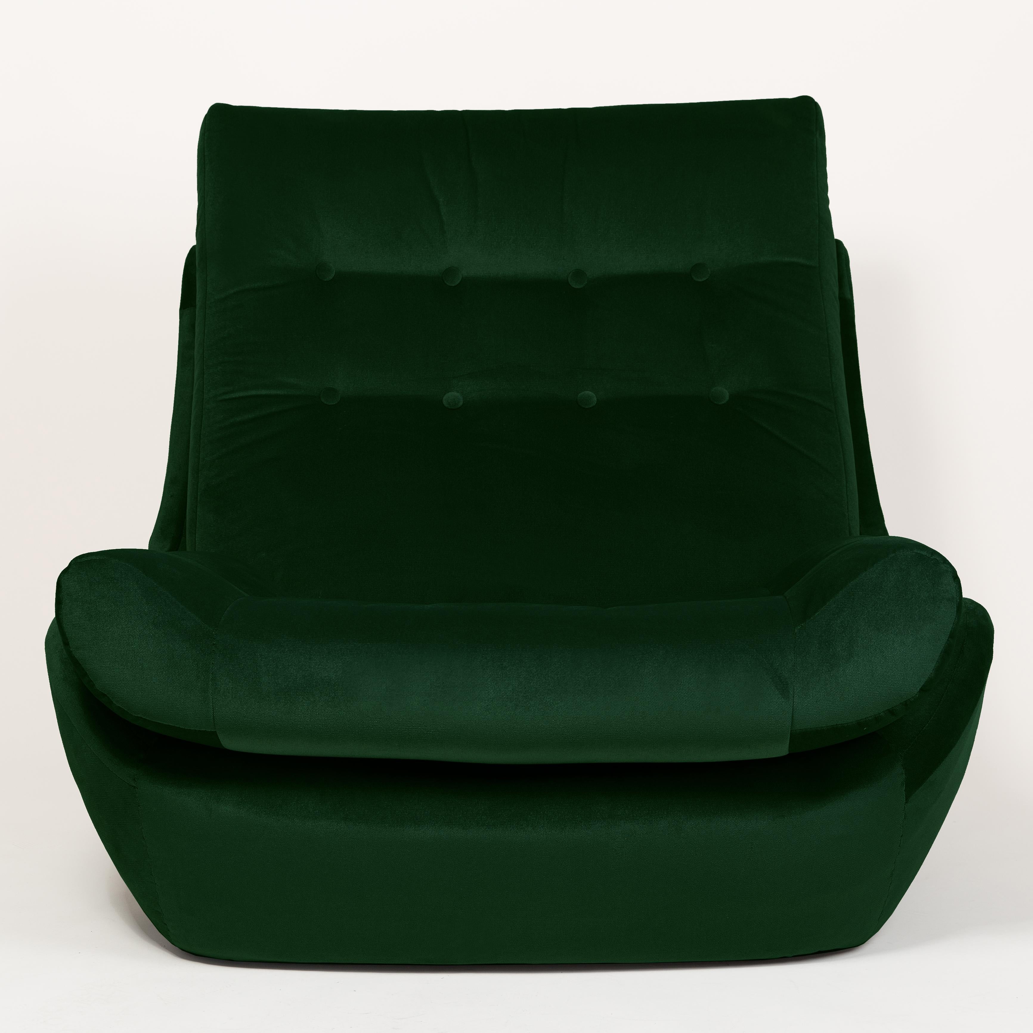 Atlantis Sessel aus den 1960er Jahren, hergestellt in der schlesischen Möbelfabrik in Swiebodzin sind zur Zeit einzigartig. Aufgrund ihrer Abmessungen fügen sie sich auch in kleinen Wohnungen perfekt ein und bieten Komfort und eine schöne