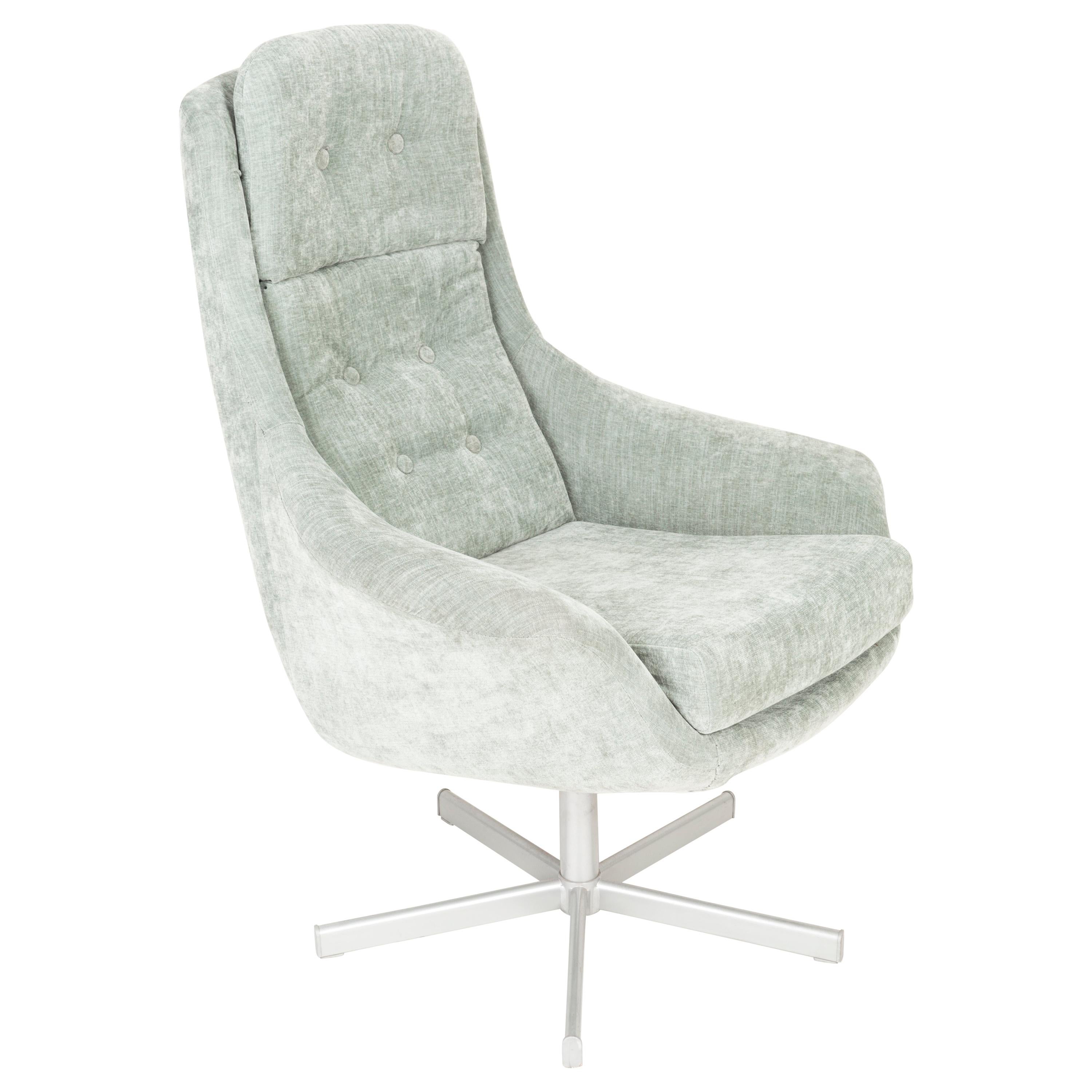 Polonais Ensemble de deux fauteuils pivotants vert clair vintage du 20ème siècle, années 1960 en vente