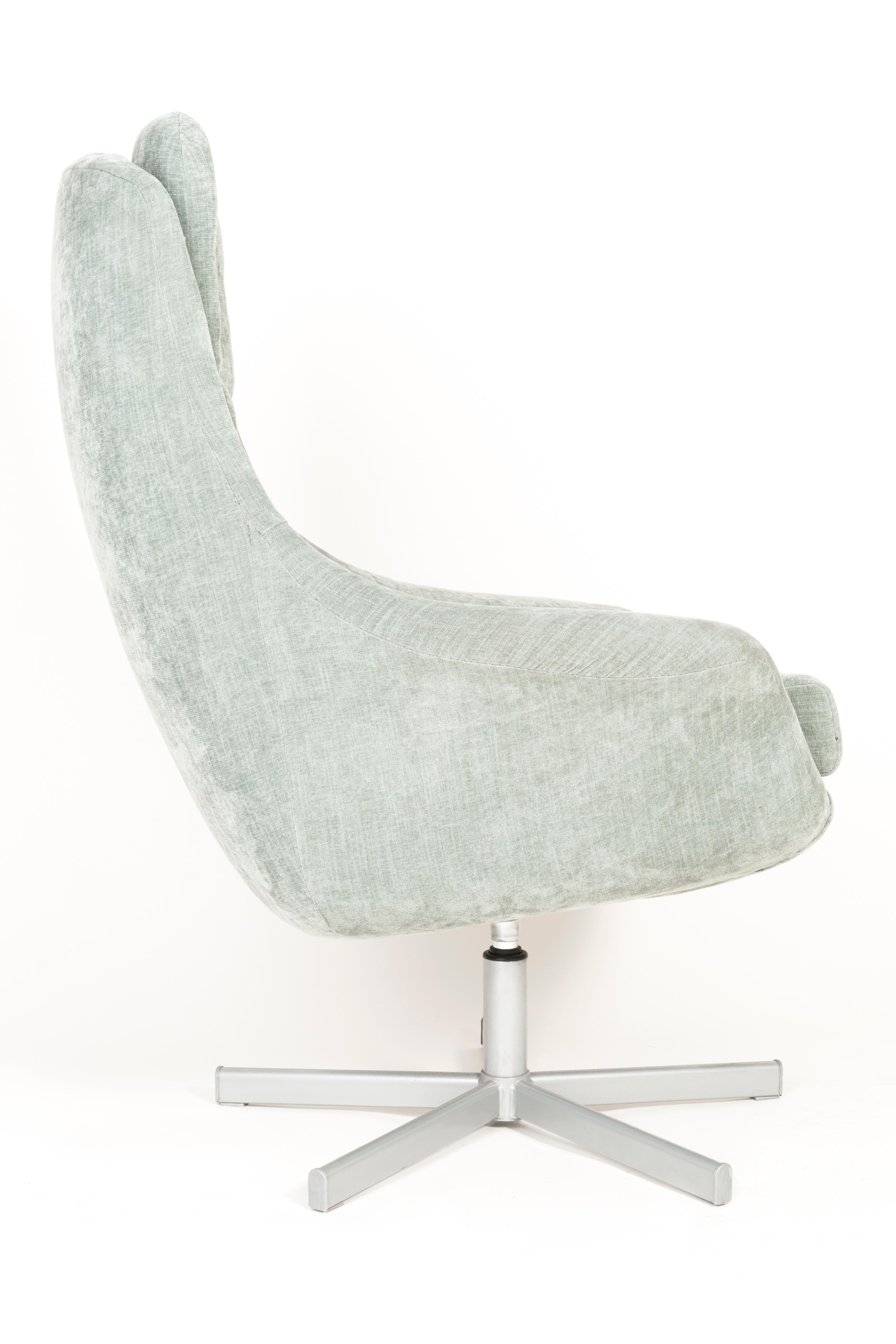 Ensemble de deux fauteuils pivotants vert clair vintage du 20ème siècle, années 1960 en vente 1