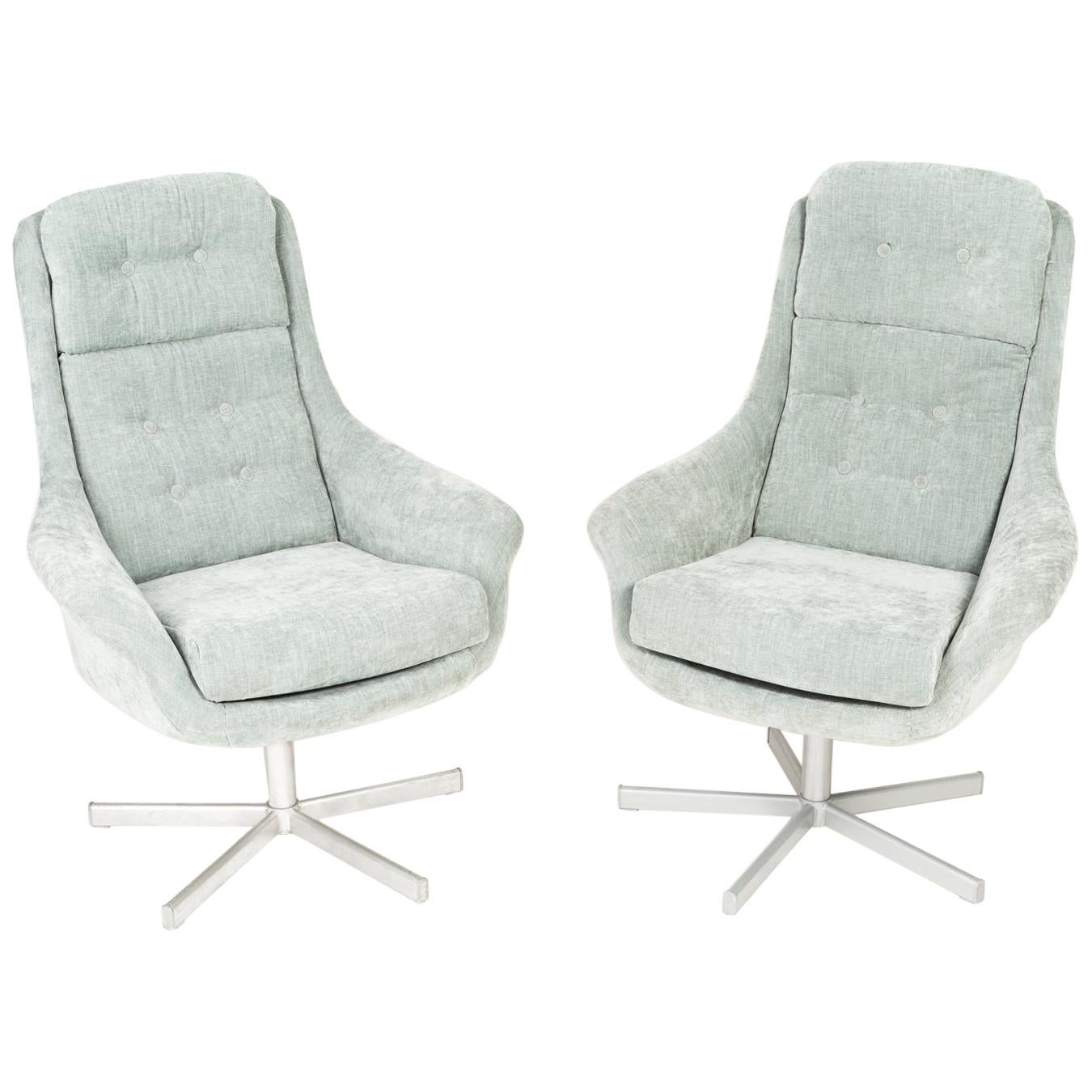 Set of Two 20th Century Vintage Light Green Swivel Armchairs, 1960s For Sale
