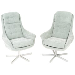 Set of Two 20th Century Vintage Light Green Swivel Armchairs, 1960s