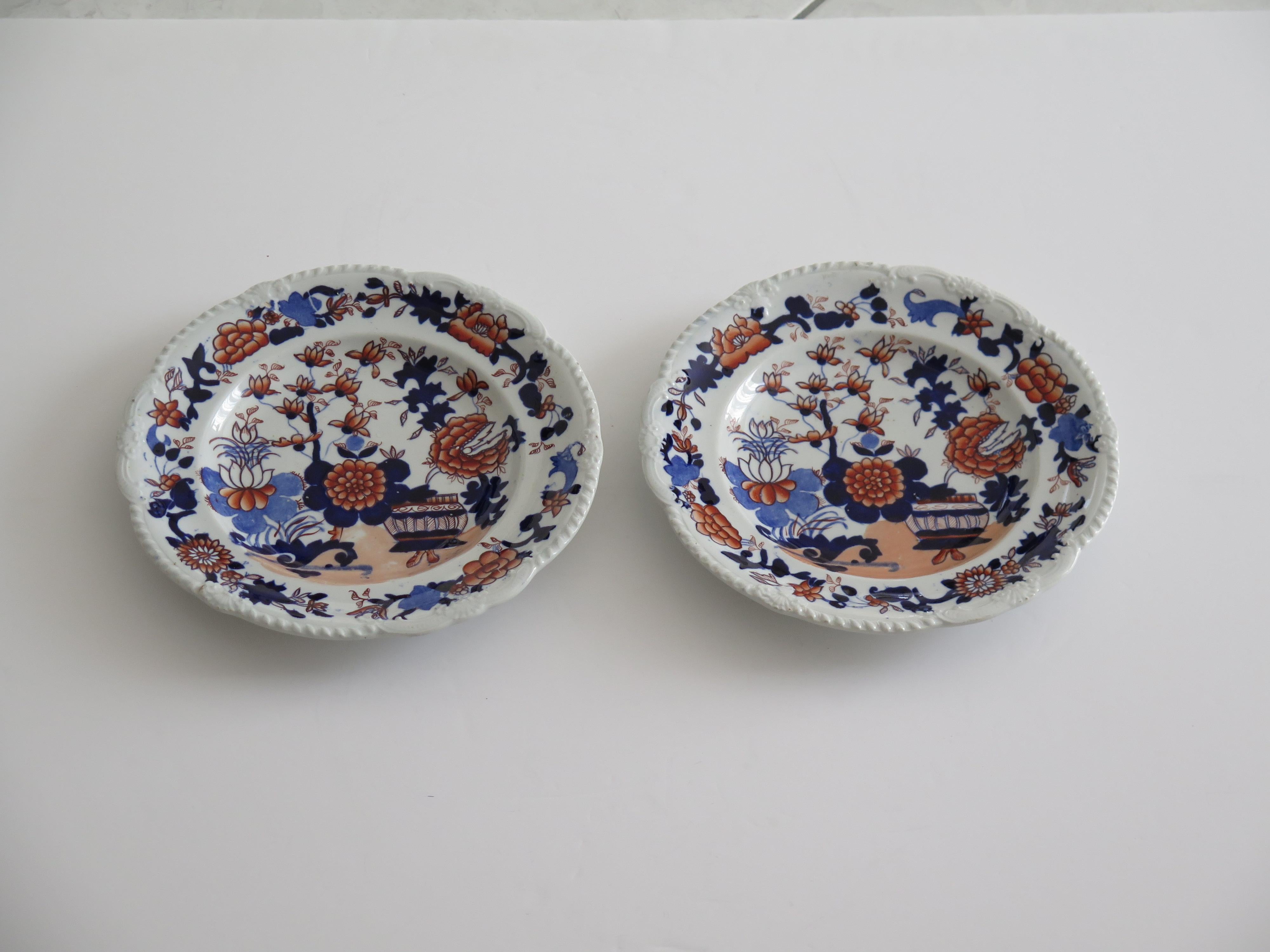 Set of TWO (A) Georgian Masons Ironstone Desert Plates Basket Japan Ptn, Ca 1818 In Good Condition For Sale In Lincoln, Lincolnshire