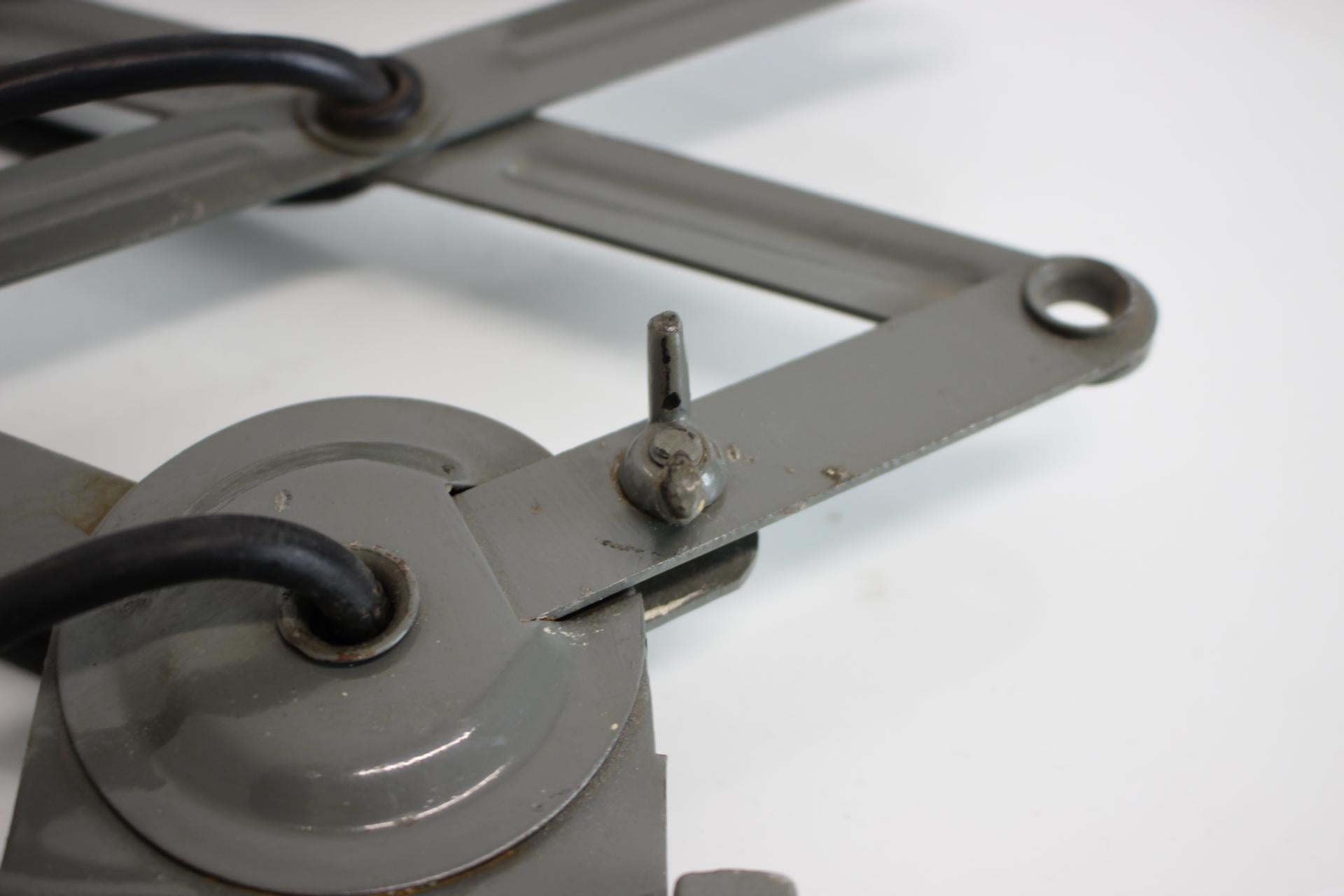 Juego de dos lámparas de pared industriales regulables, años 50, Checoslovaquia en venta 4