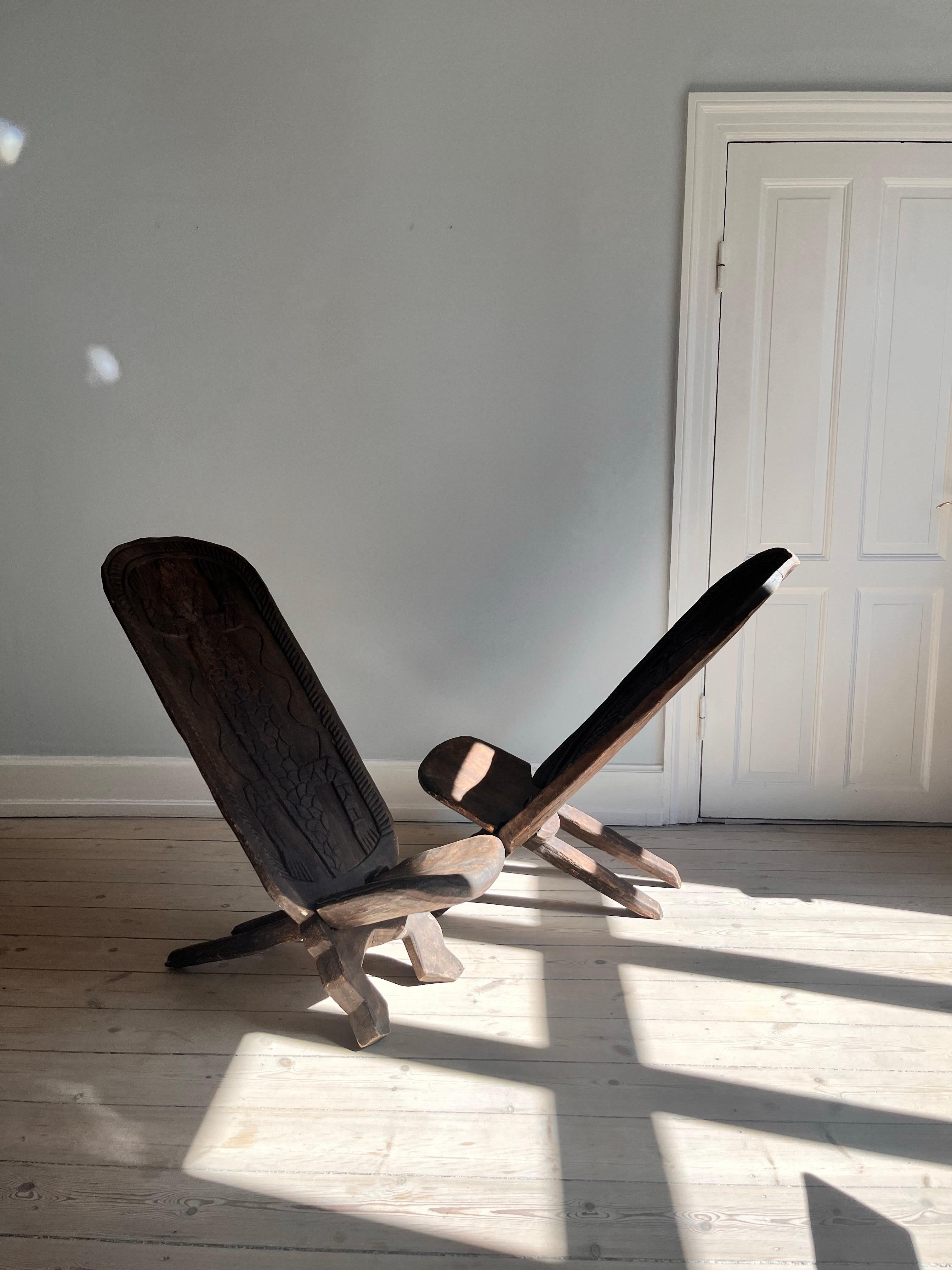 Set of two african 1960s scissor chairs with decorations 4