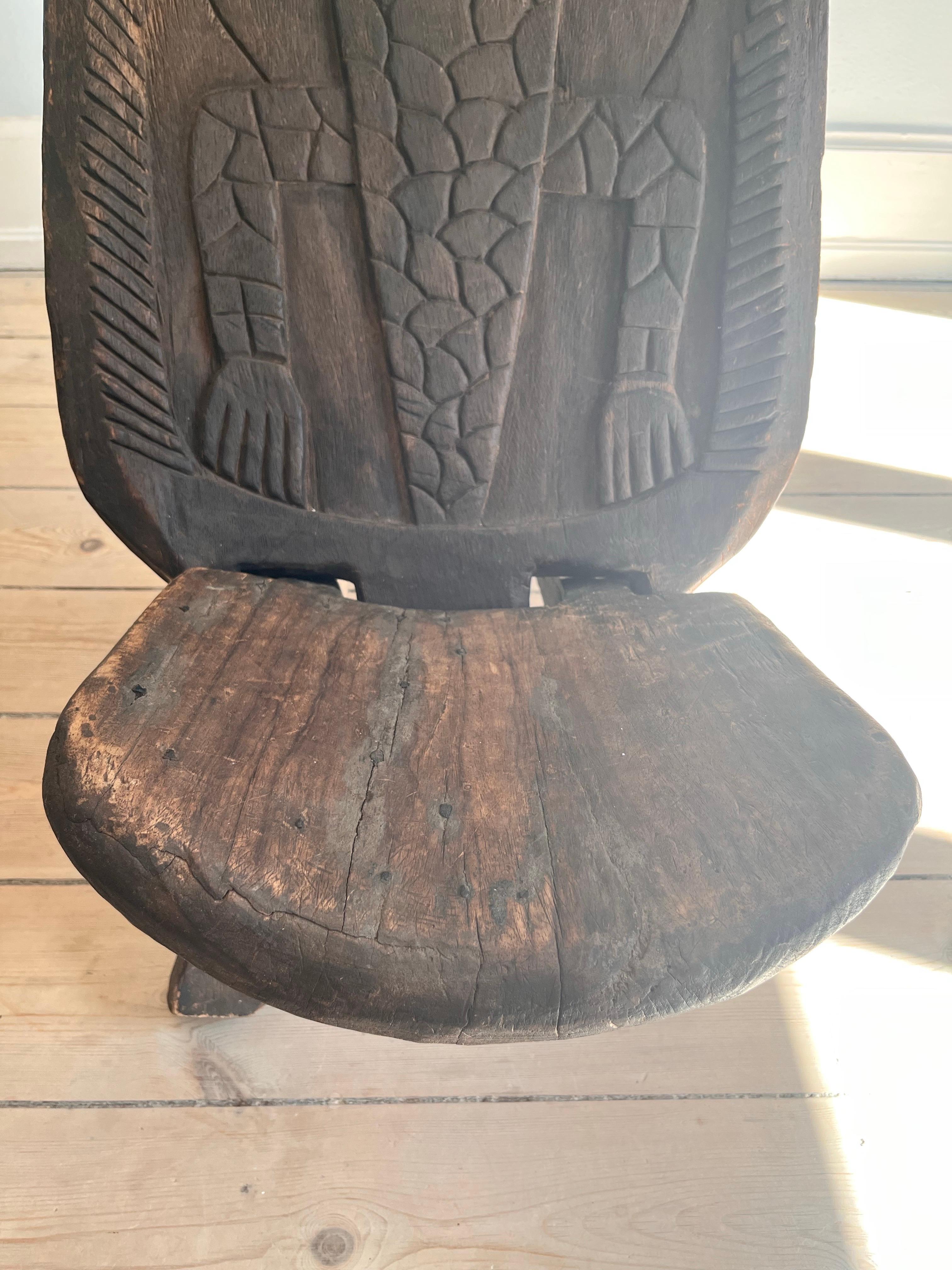 Hand-Carved Set of two african 1960s scissor chairs with decorations