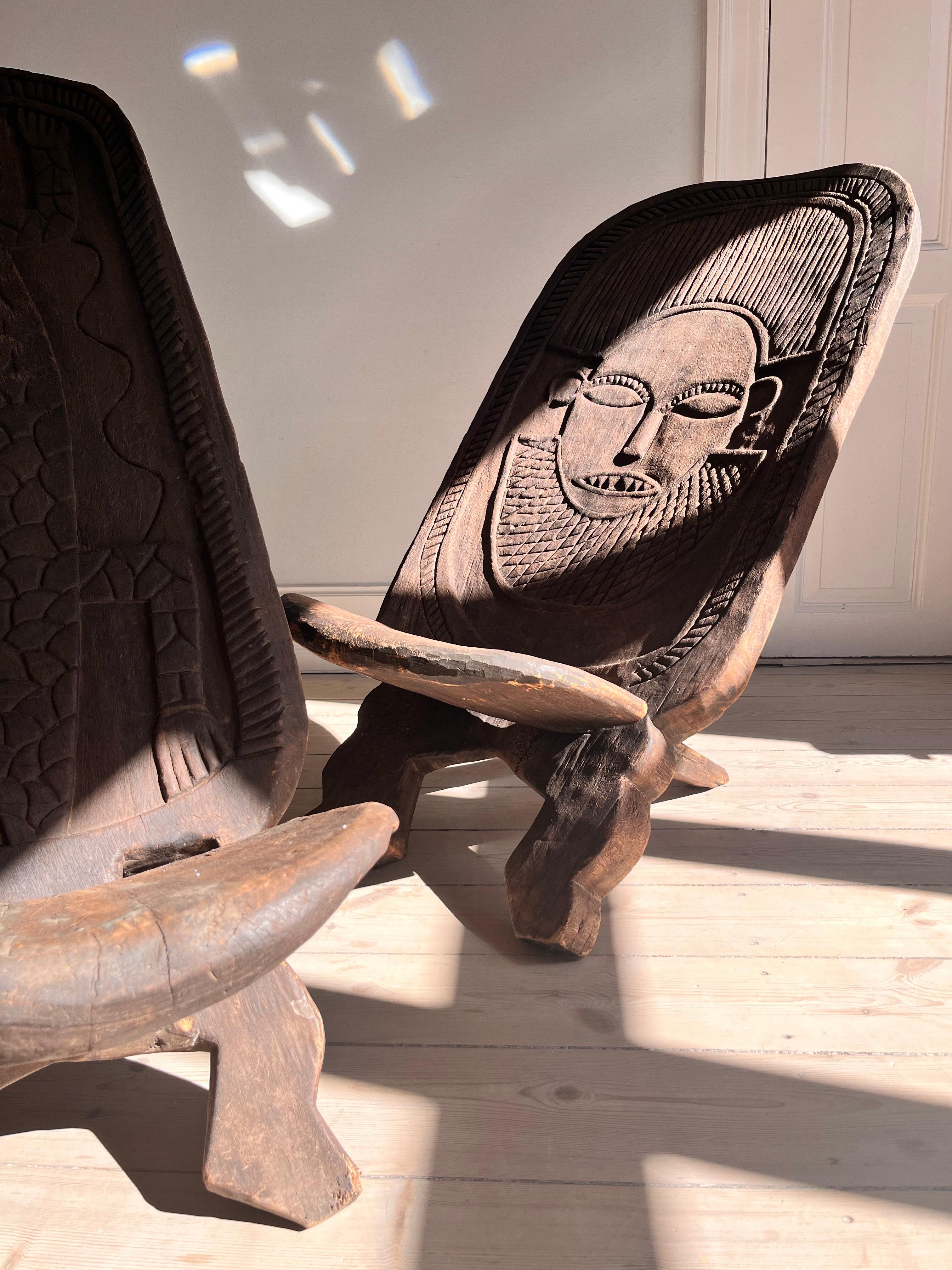 Set of two african 1960s scissor chairs with decorations In Good Condition In Copenhagen, DK