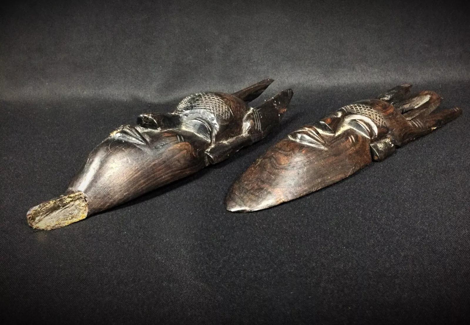 XX secolo Set di due maschere africane da appendere - Realizzate in legno pregiato - 2Y268 in vendita