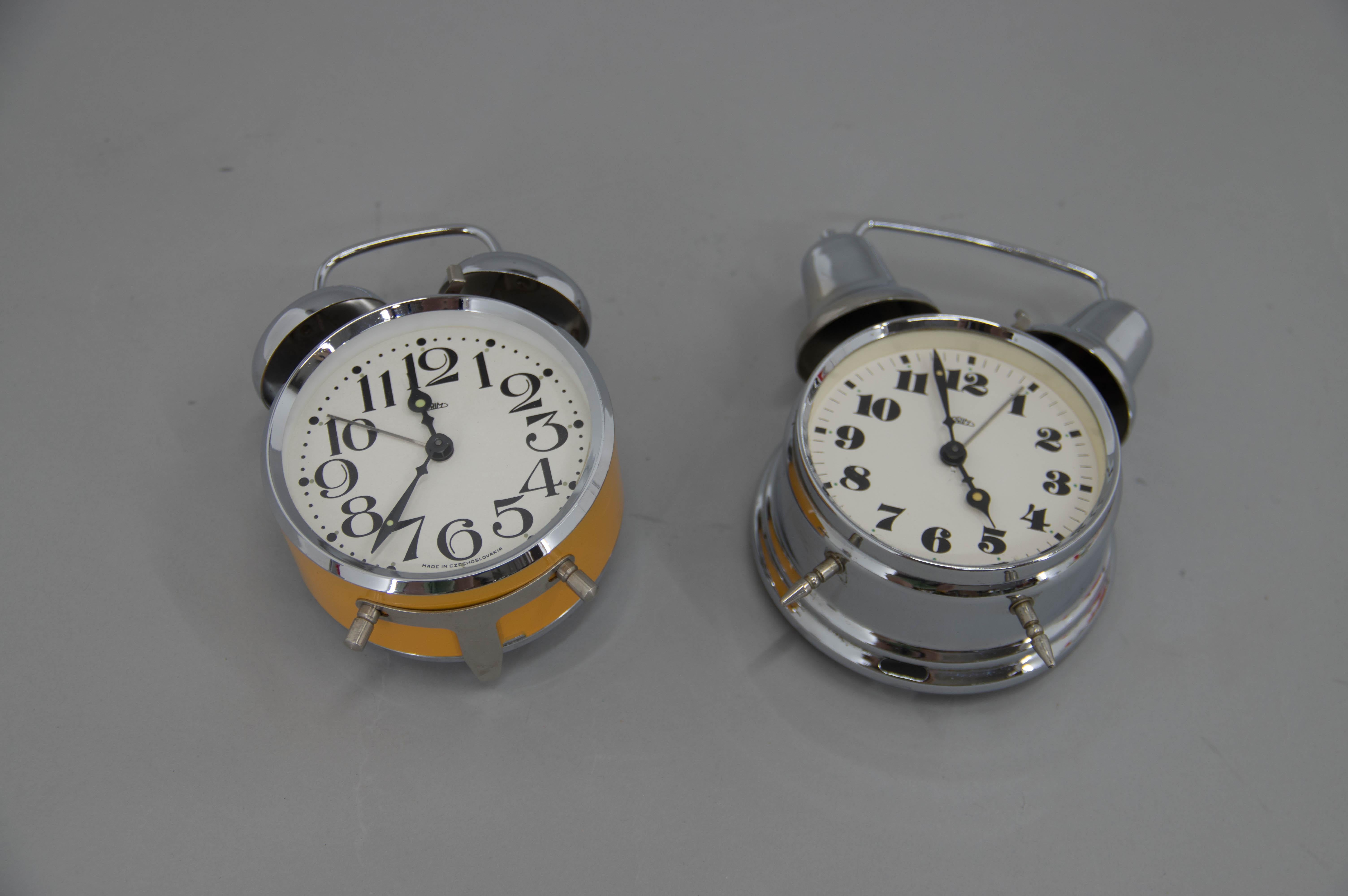 Set von zwei Alarmuhren von PRIM, Tschechoslowakei, 1980er Jahre (Metall) im Angebot