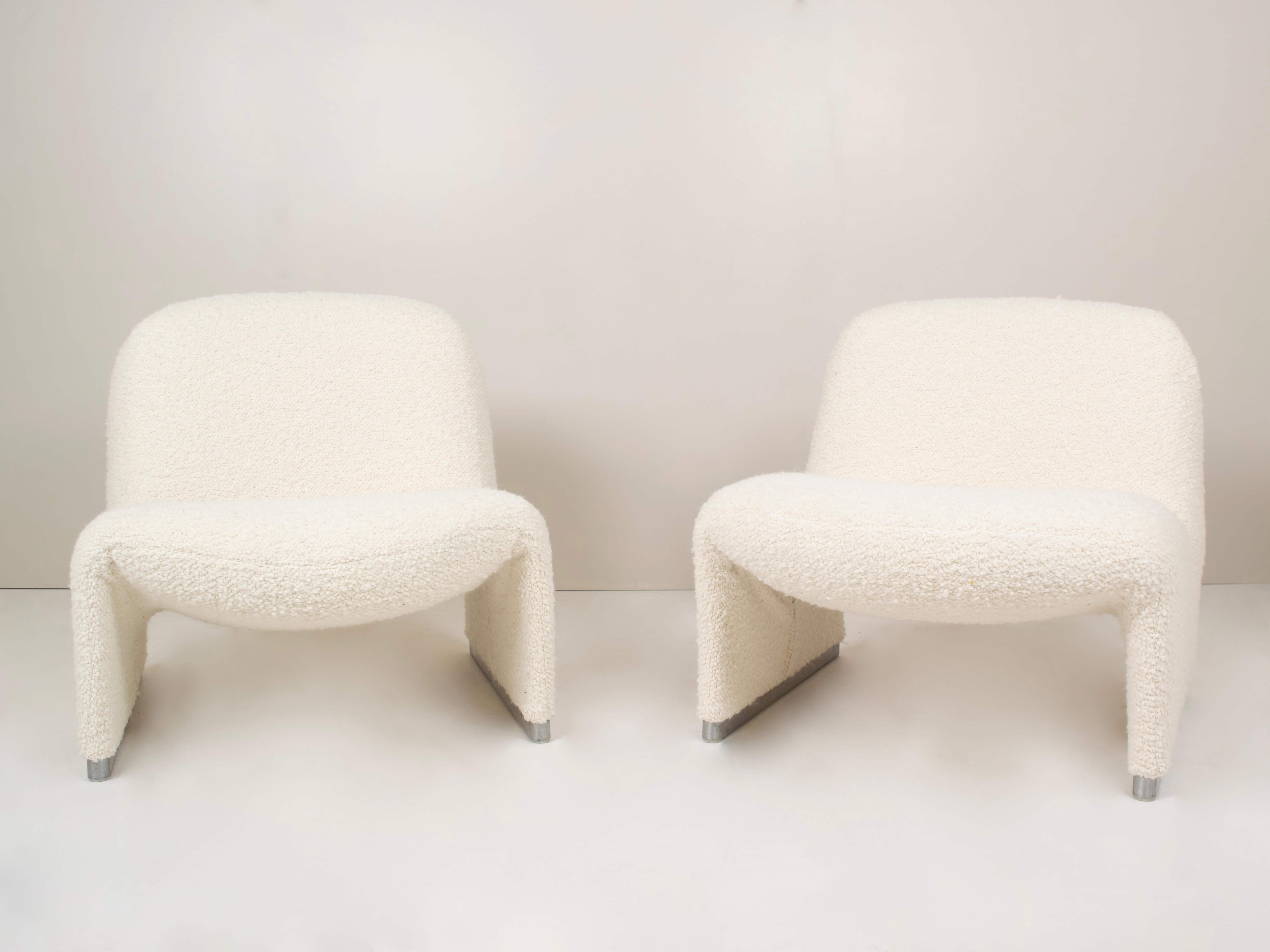 Late 20th Century Set of Two Alky Chairs by Giancarlo Piretti for Artifort in Bouclé Fabric