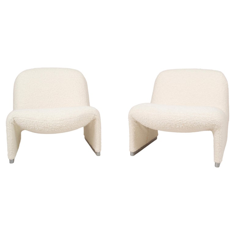 Set of Two Alky Chairs by Giancarlo Piretti for Artifort in Bouclé Fabric For Sale