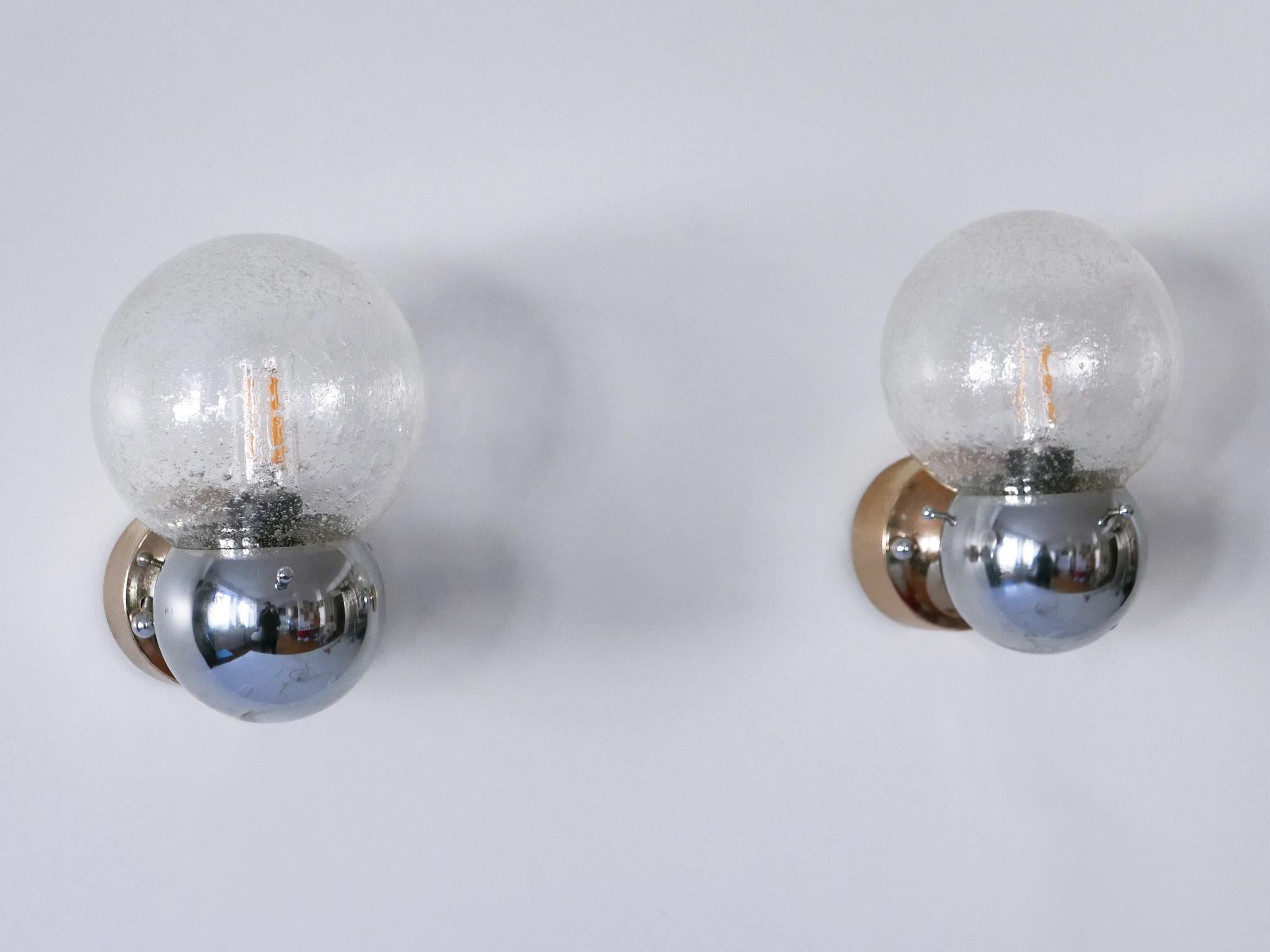 Plaqué Ensemble de deux superbes appliques modernes mi-siècle en verre et métal Allemagne des années 1970 en vente