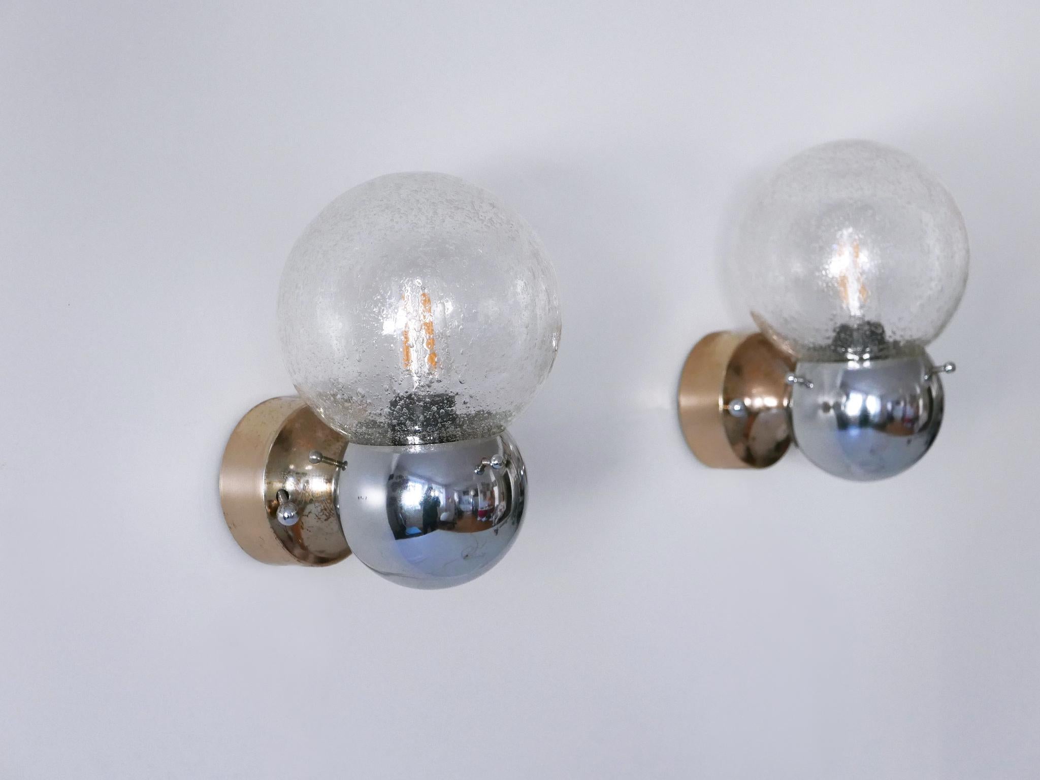 Métal Ensemble de deux superbes appliques modernes mi-siècle en verre et métal Allemagne des années 1970 en vente