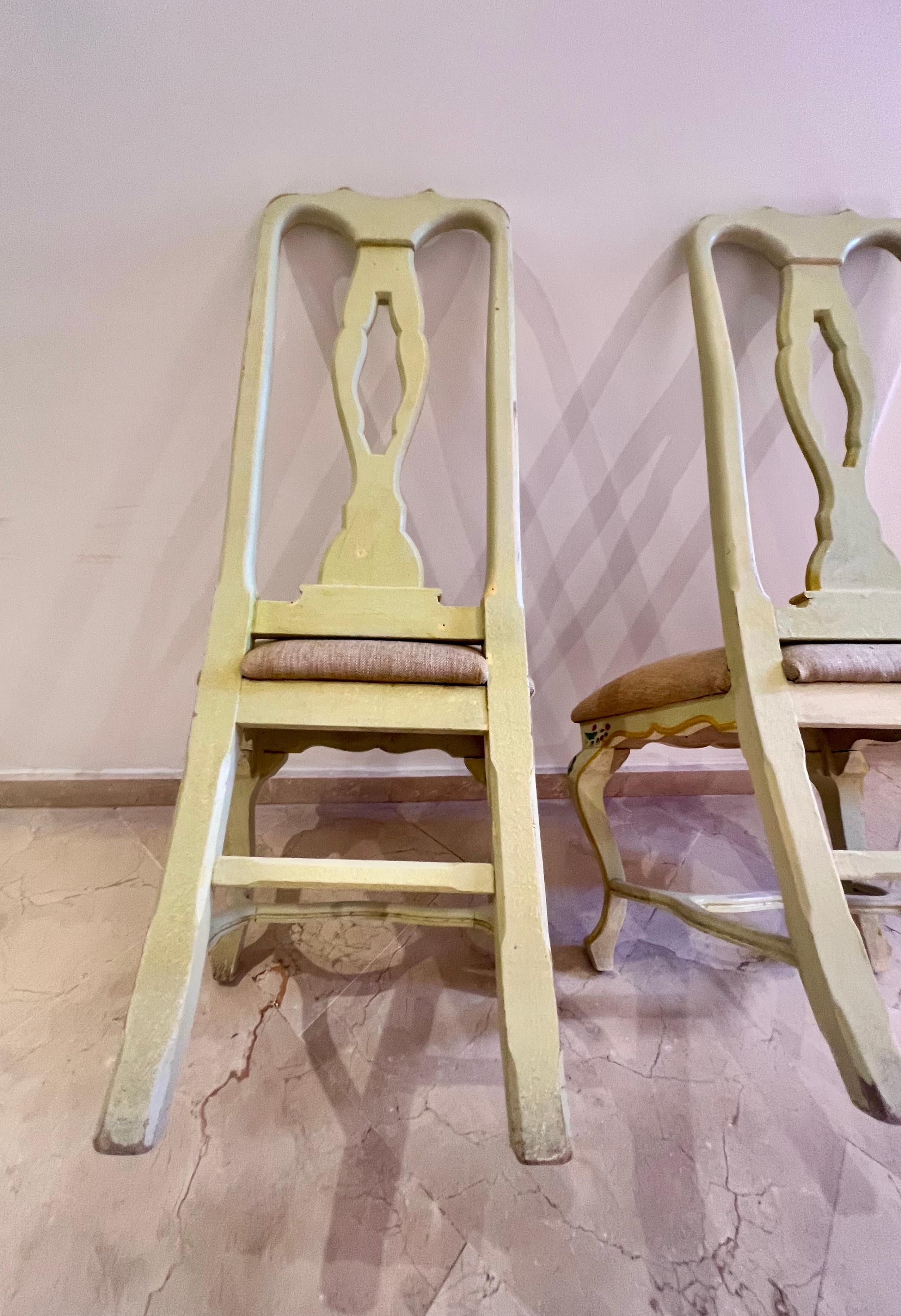 Set aus zwei Andalusianischen Stühlen aus gelbem, cremefarbenem, polychromem Holz mit Vögeln  im Angebot 6