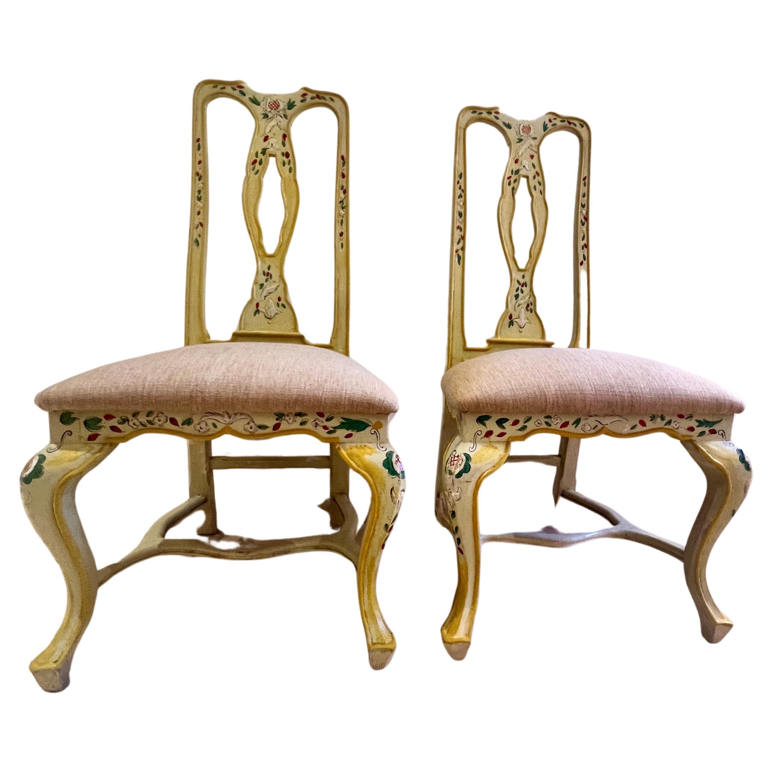 Set aus zwei Andalusianischen Stühlen aus gelbem, cremefarbenem, polychromem Holz mit Vögeln  im Angebot