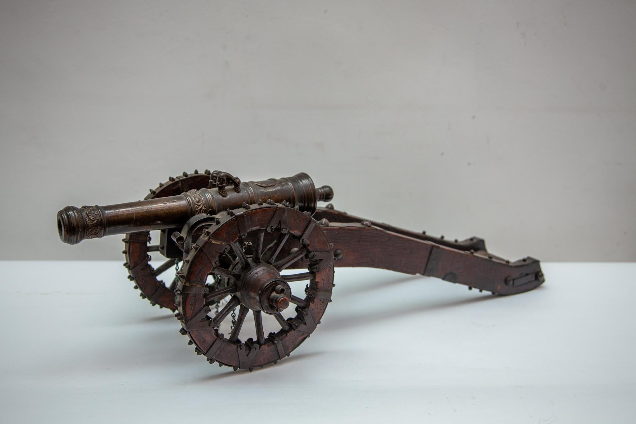 Hand-Crafted Set of two Antique 17th Century Bronze Model Cannons, 1653 Dutch Golden Age