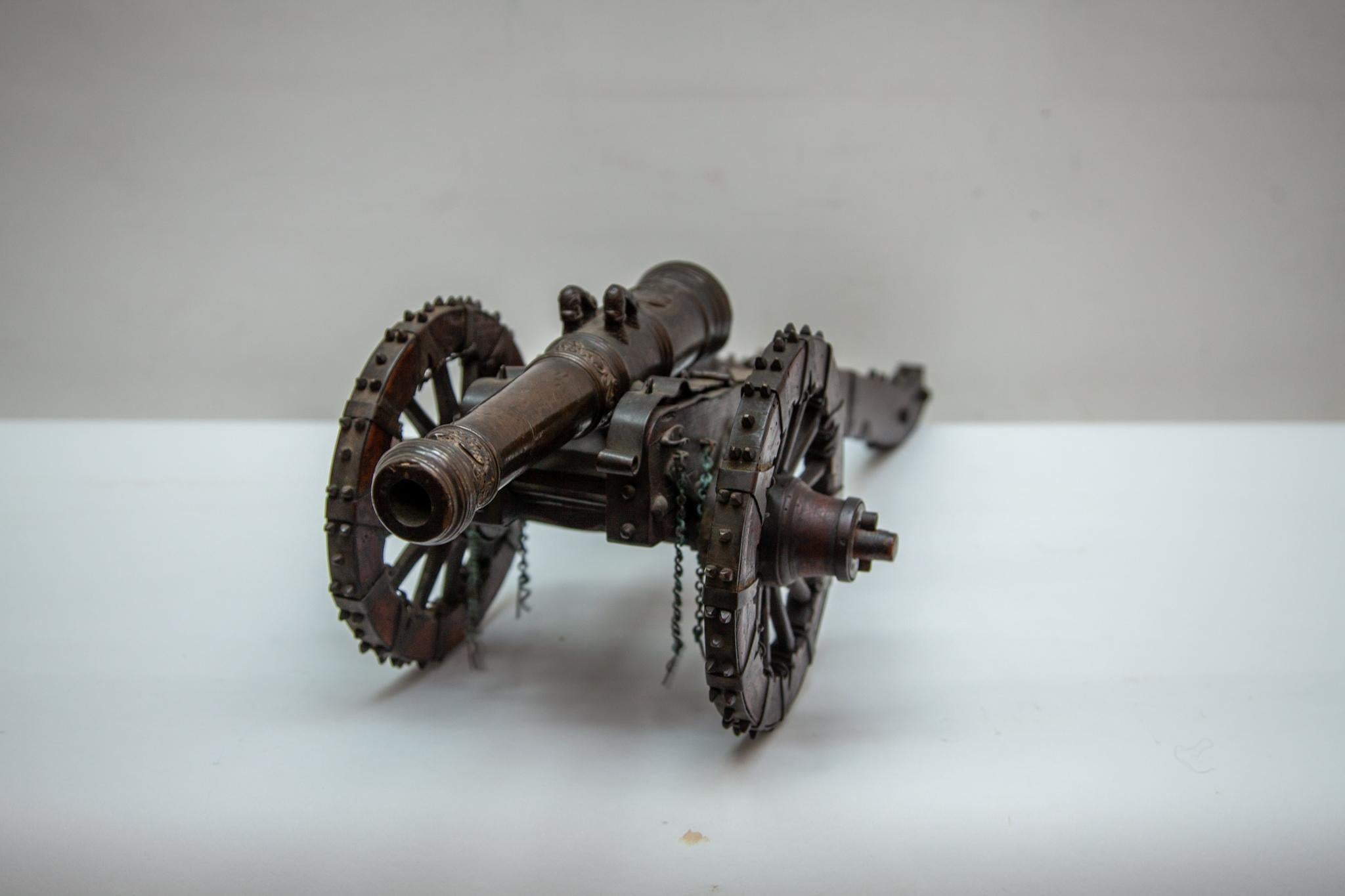 18th Century and Earlier Set of two Antique 17th Century Bronze Model Cannons, 1653 Dutch Golden Age