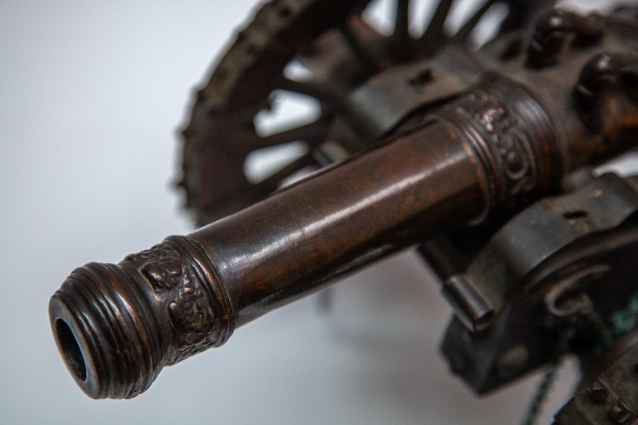Set of two Antique 17th Century Bronze Model Cannons, 1653 Dutch Golden Age 3