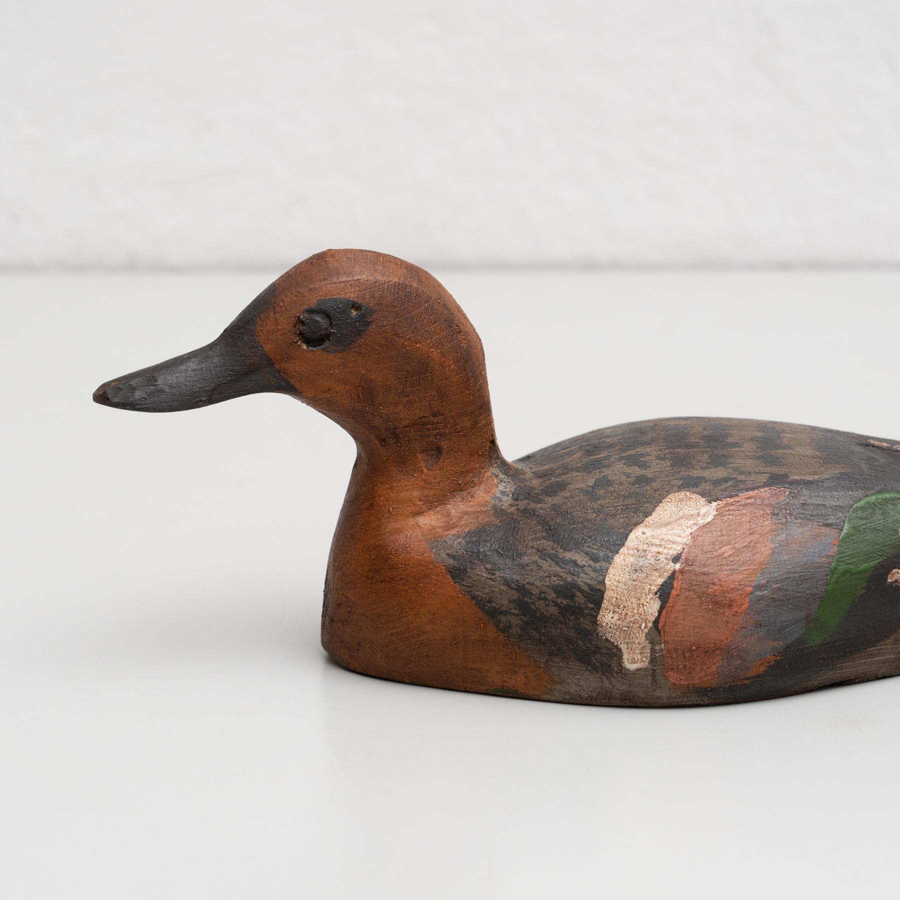 Set di due figure antiche di anatre in legno dipinte a mano del 1950 circa in vendita 10