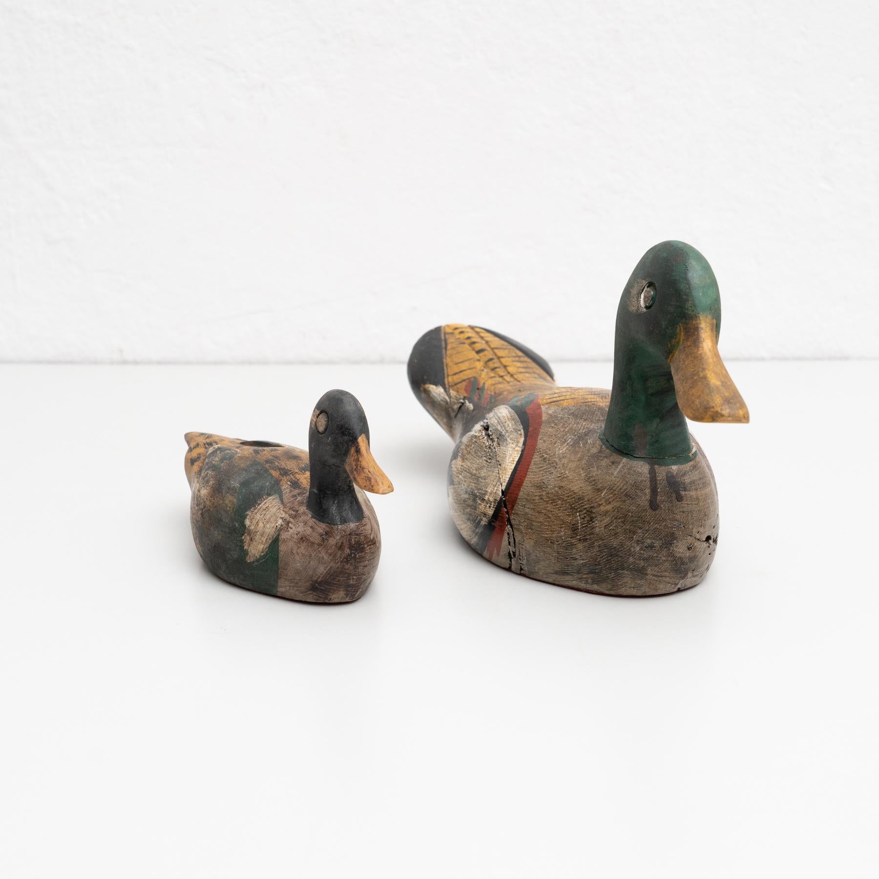 Set of Two Antique Hand-Painted Wooden Duck Figures circa 1950 In Good Condition In Barcelona, Barcelona