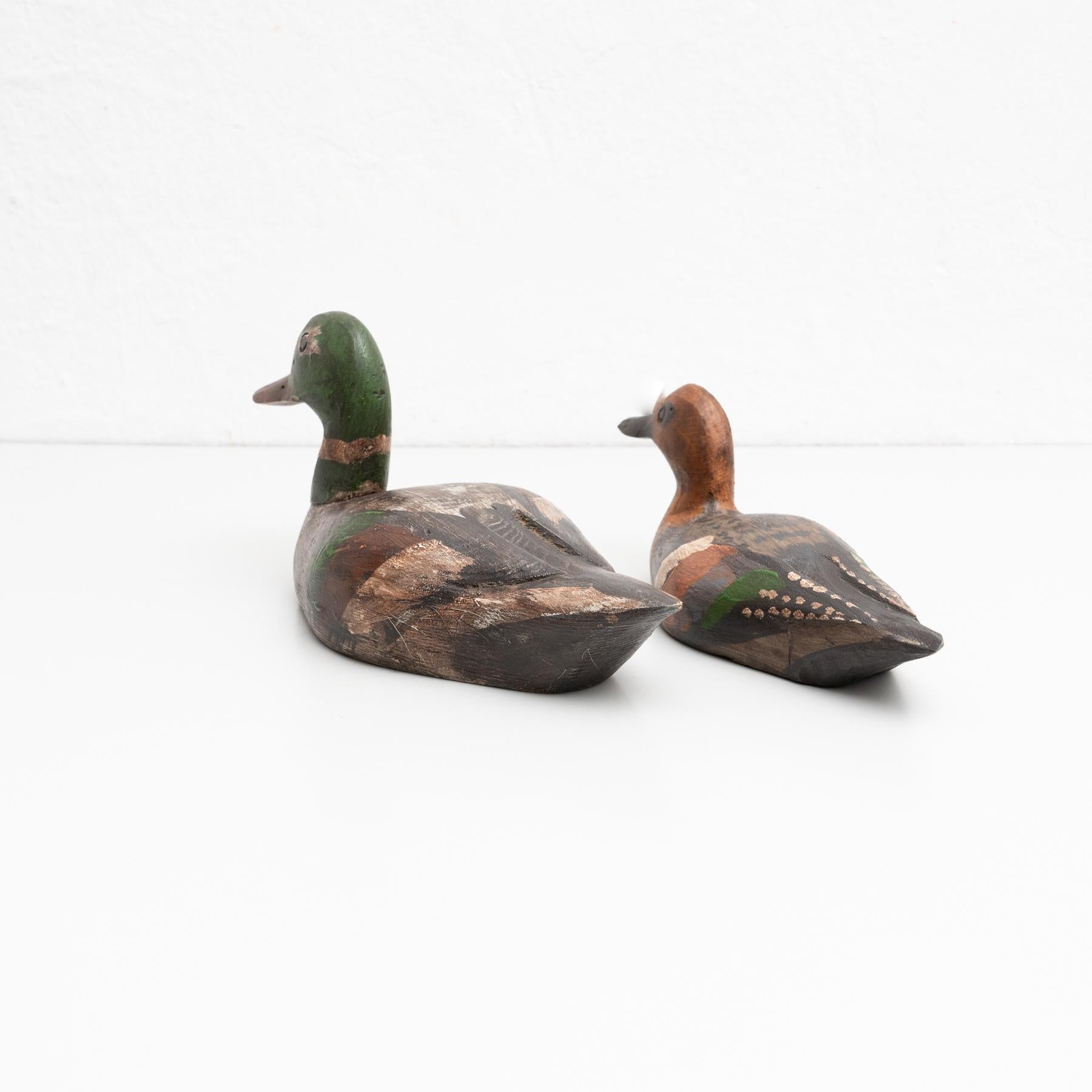 Set of Two Antique Hand-Painted Wooden Duck Figures circa 1950 For Sale 1