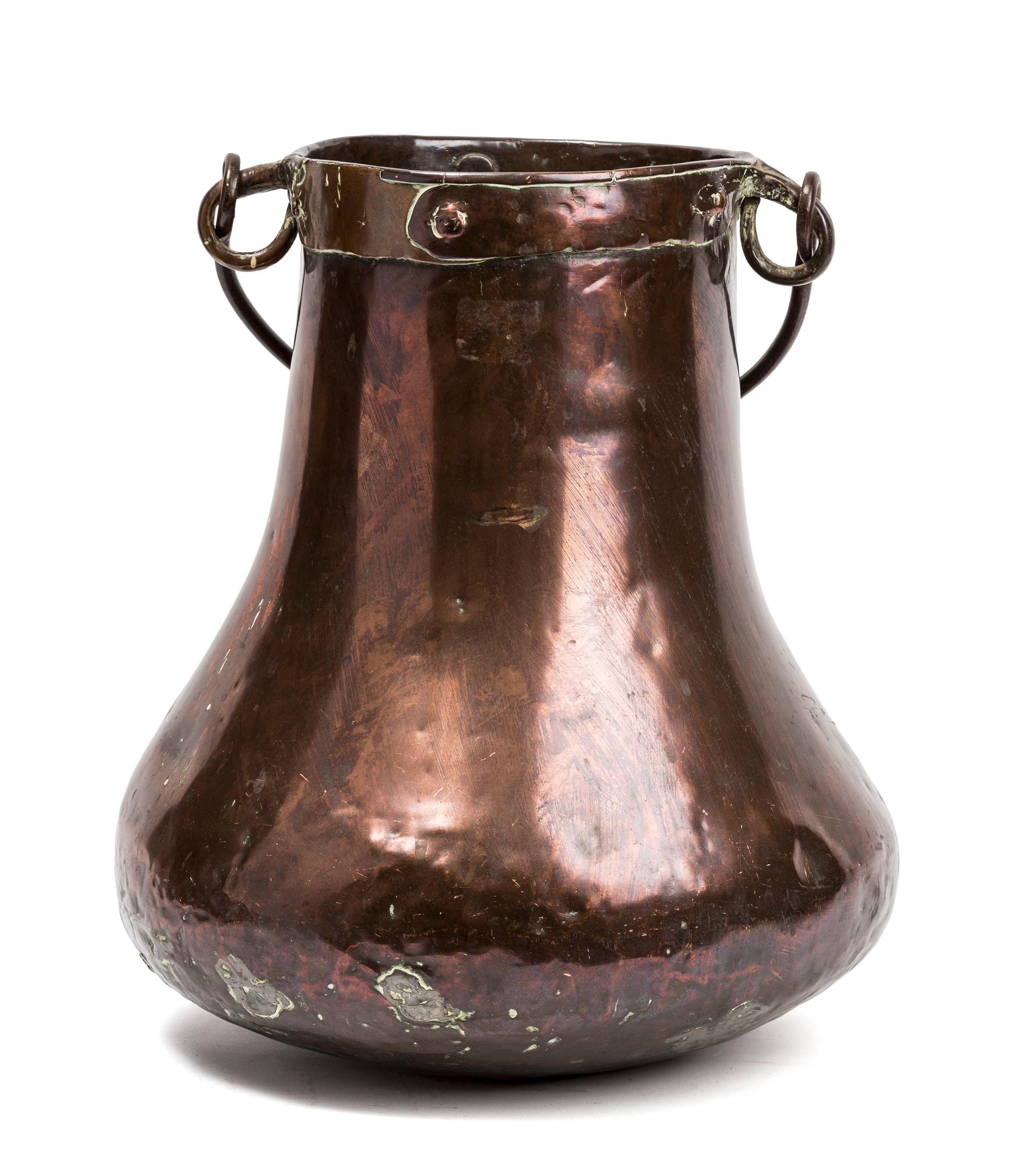 Set of Two Antique Rustic Spanish Copper Cooking Pots or Cauldrons In Good Condition For Sale In Madrid, ES