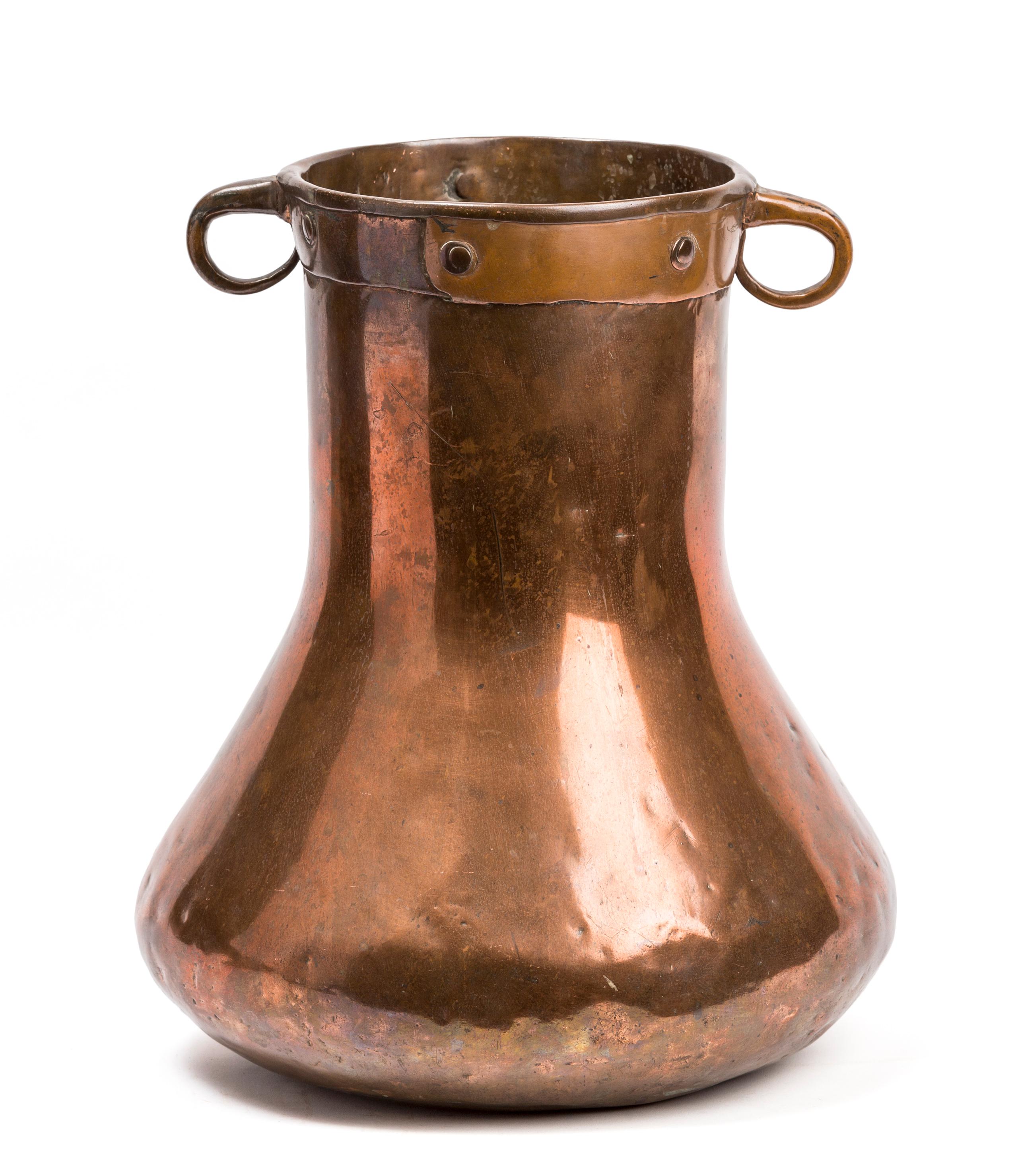 Set of Two Antique Rustic Spanish Copper Cooking Pots or Cauldrons For Sale 1