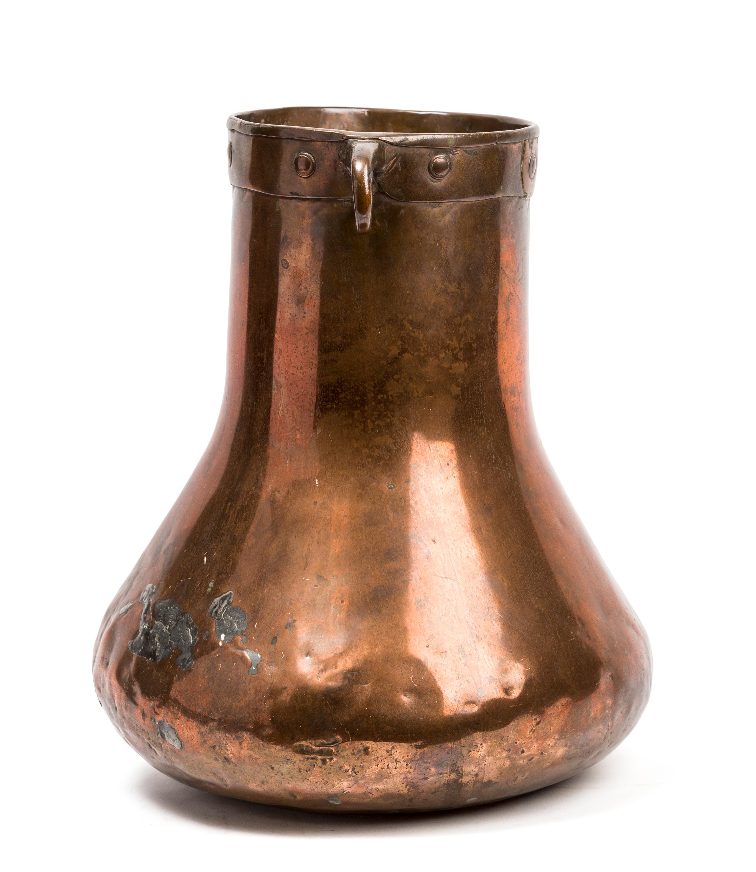 Set of Two Antique Rustic Spanish Copper Cooking Pots or Cauldrons For Sale 2