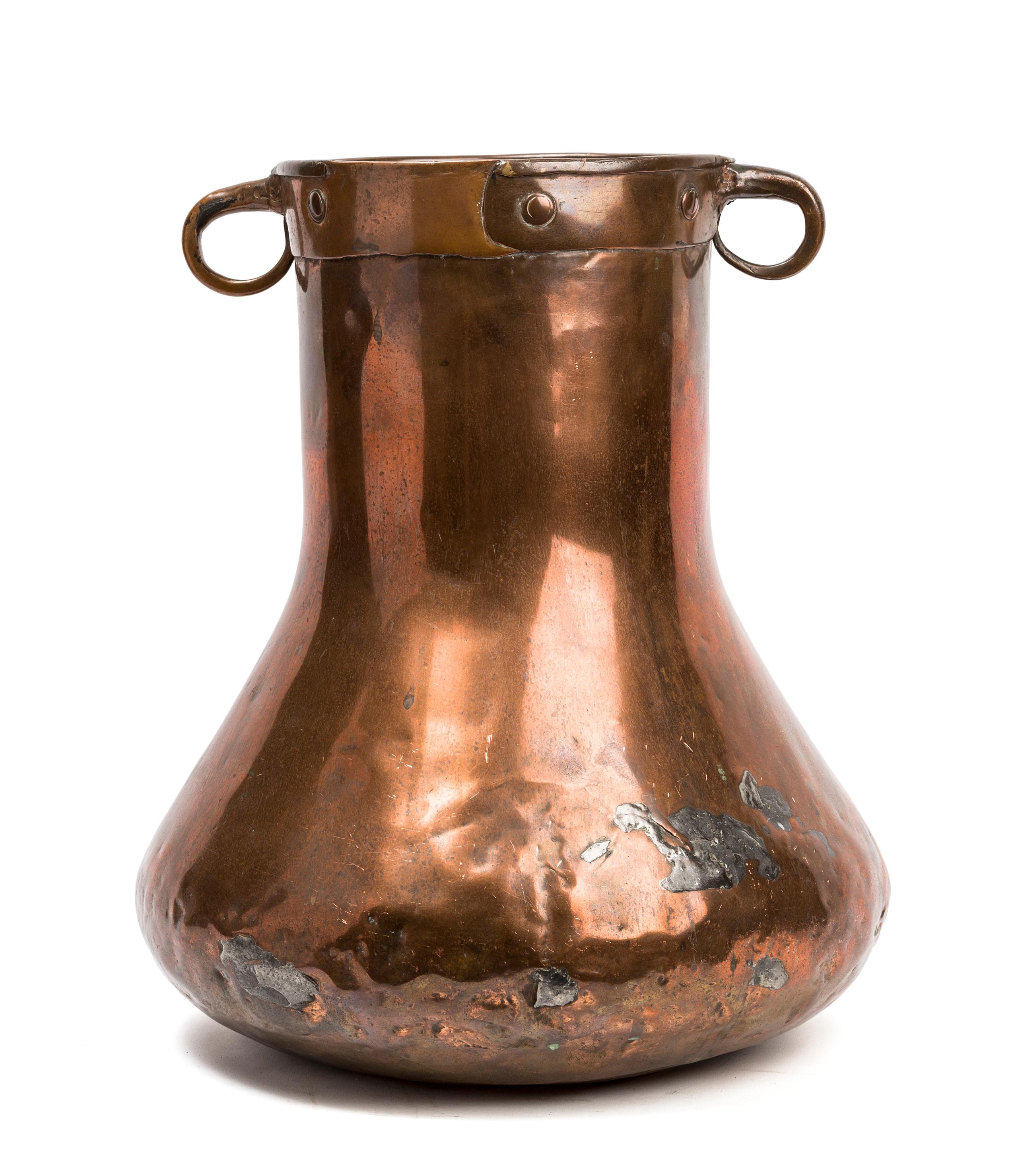 Set of Two Antique Rustic Spanish Copper Cooking Pots or Cauldrons For Sale 3