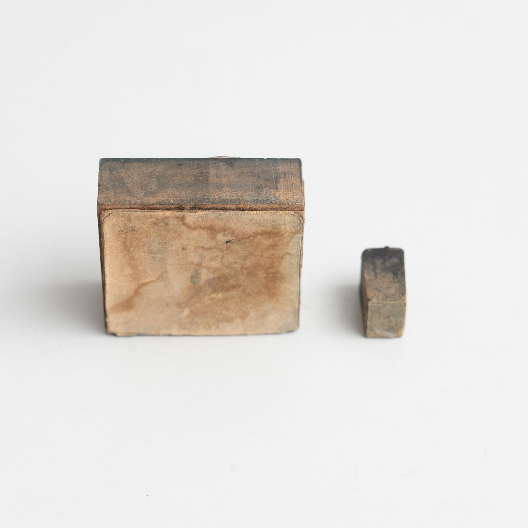 Ensemble de deux timbres espagnols anciens en bois, vers 1930 en vente 6