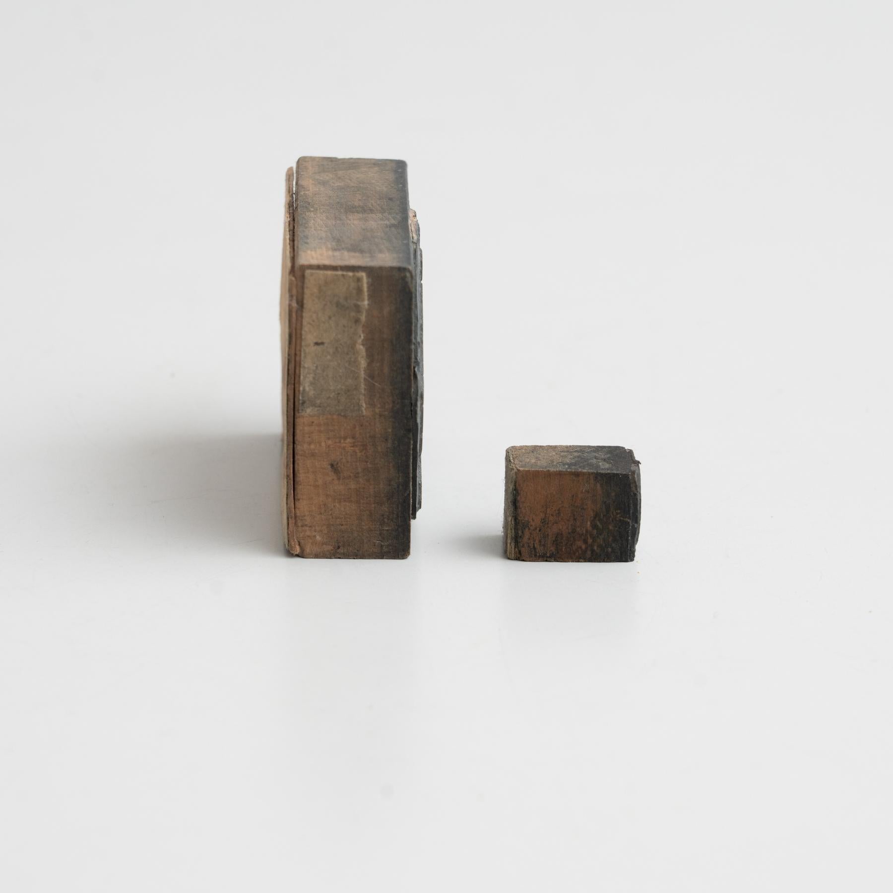 Ensemble de deux timbres espagnols anciens en bois, vers 1930 en vente 2