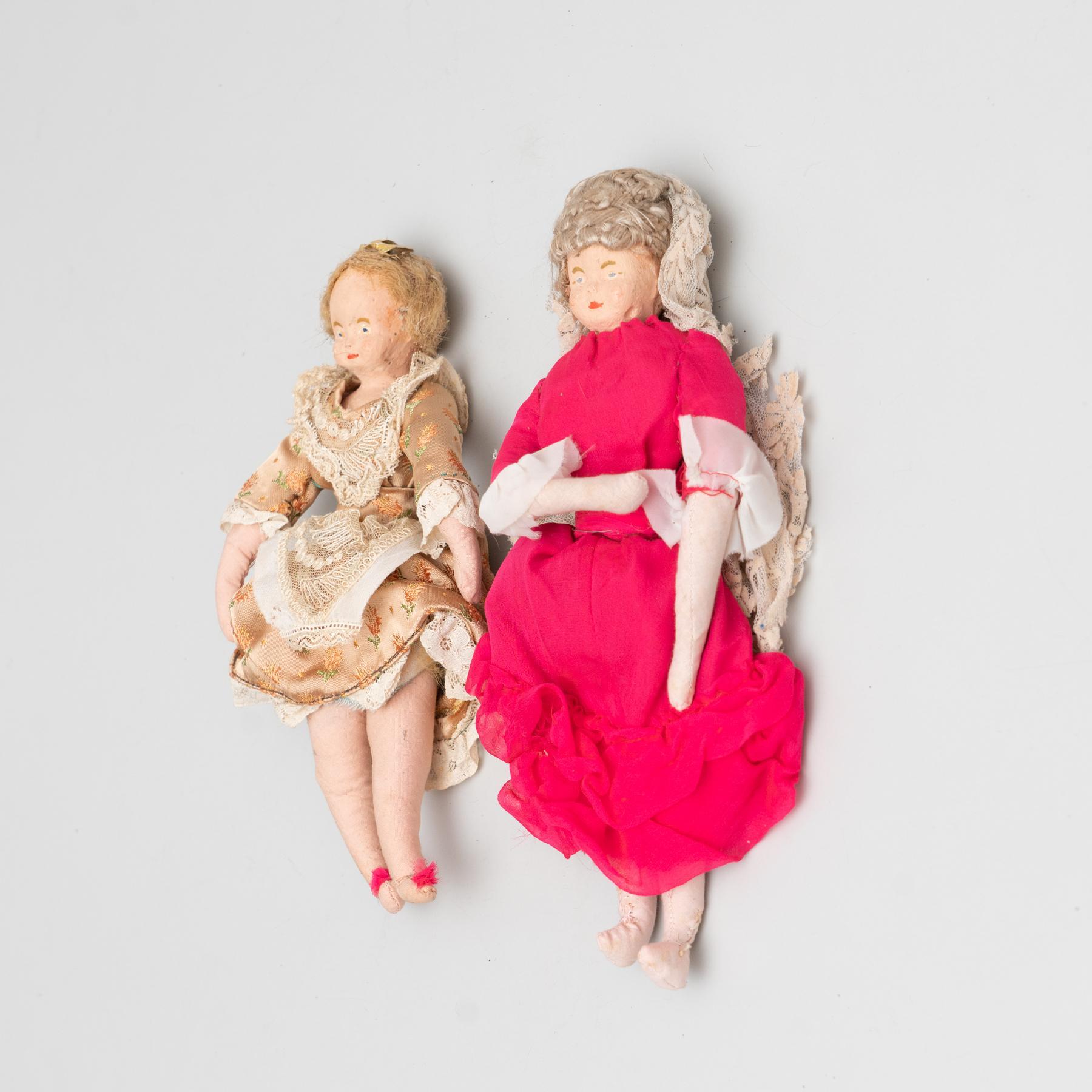Début du 20ème siècle Ensemble de deux poupées de chiffon espagnoles traditionnelles anciennes, vers 1920 en vente