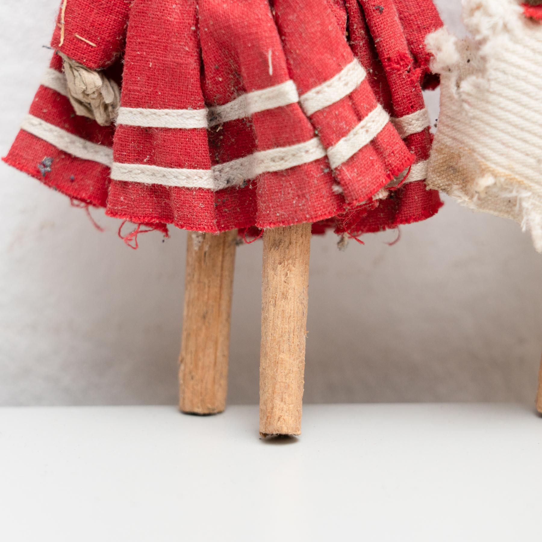 Tissu Ensemble de deux poupées de chiffon espagnoles traditionnelles anciennes, vers 1920 en vente