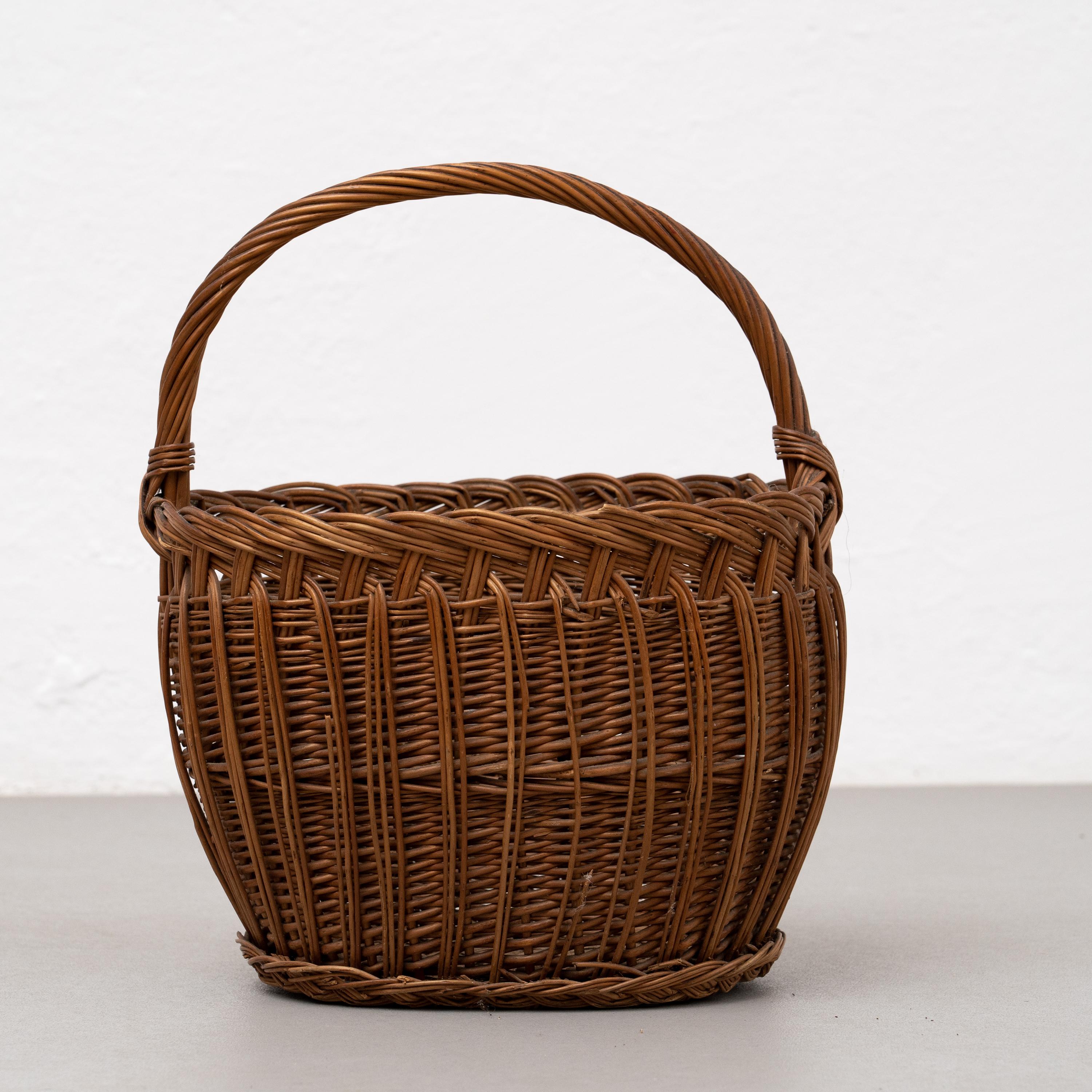 Set of Two Antique Wicker Basket, circa 1970 For Sale 7