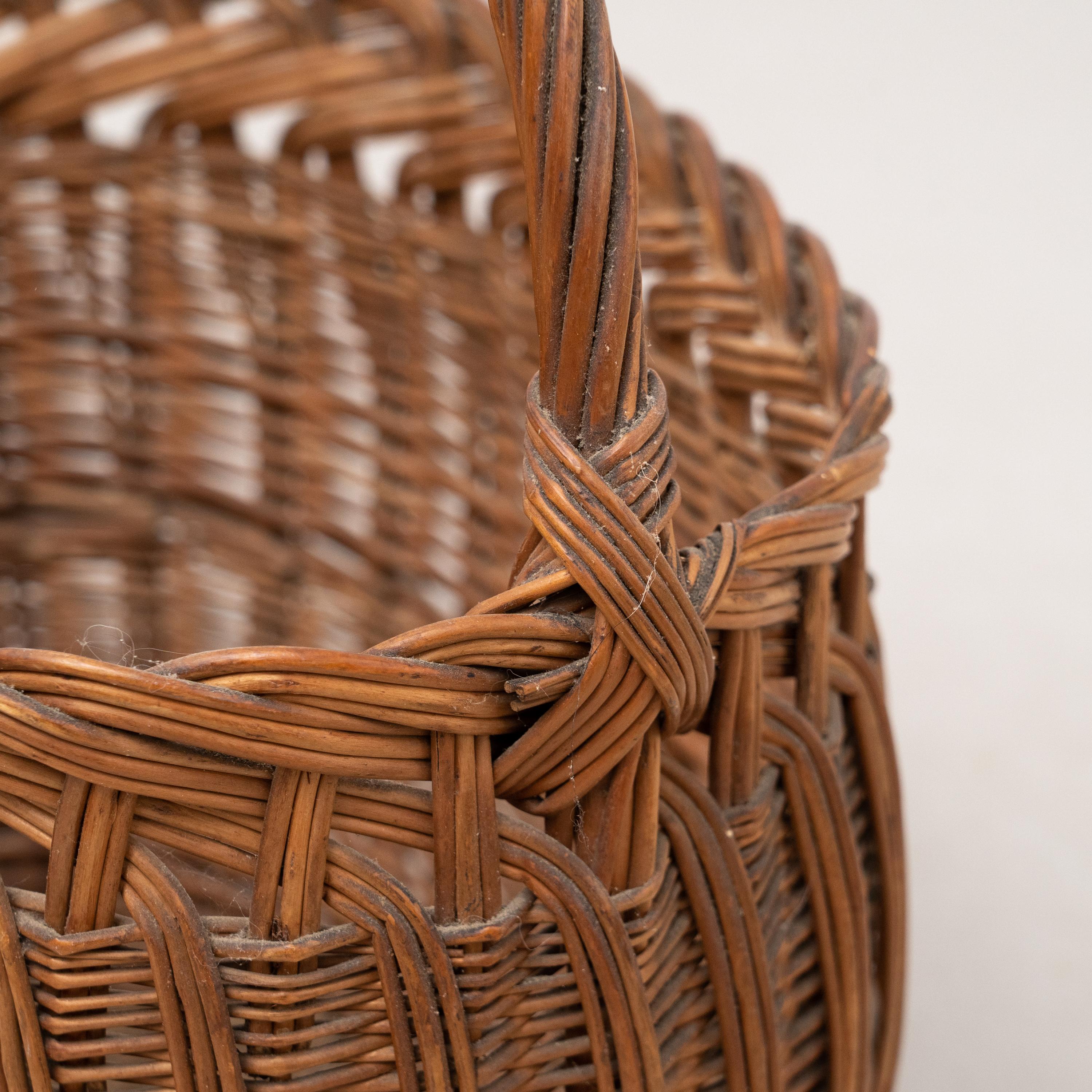 Set of Two Antique Wicker Basket, circa 1970 For Sale 8