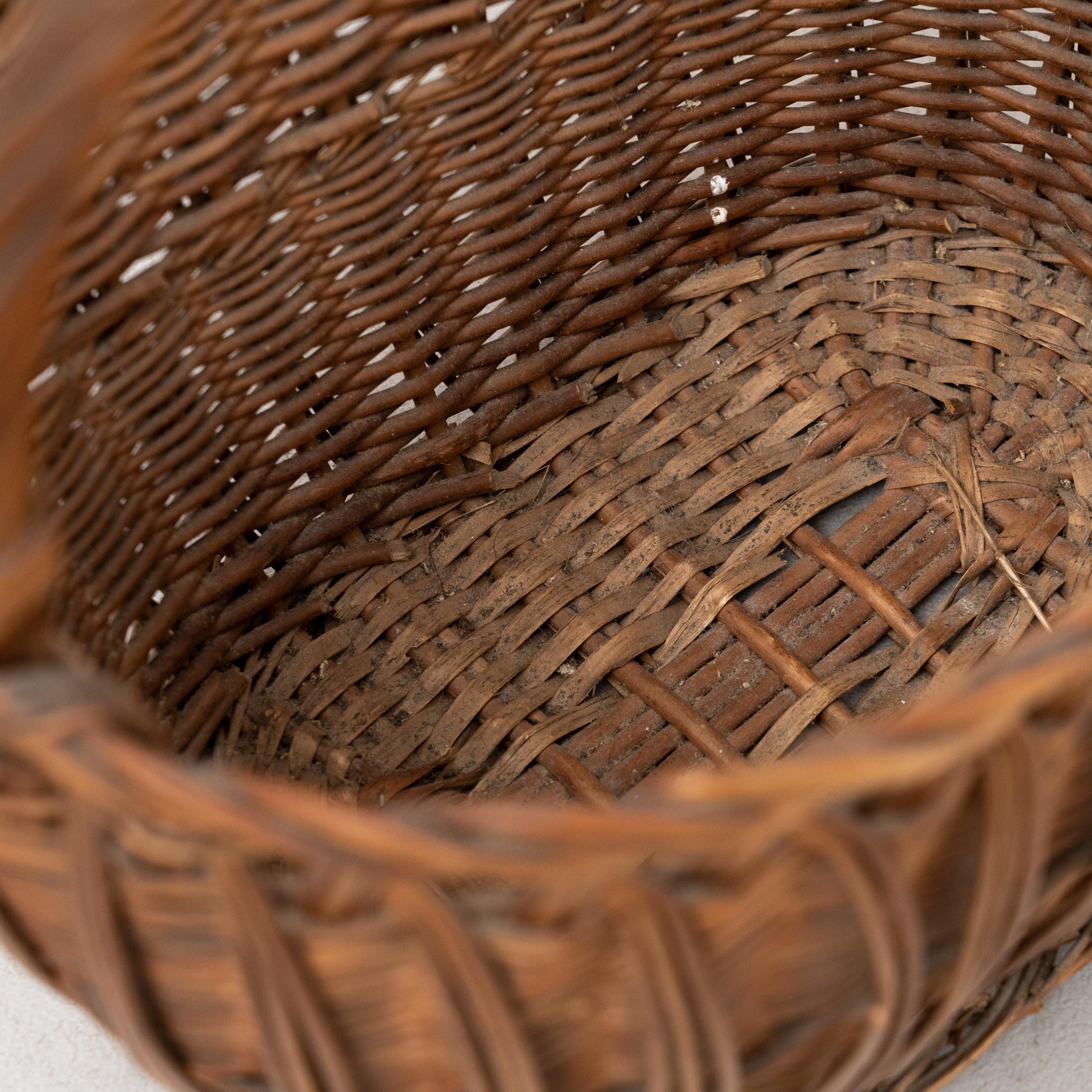 Set of Two Antique Wicker Basket, circa 1970 For Sale 9