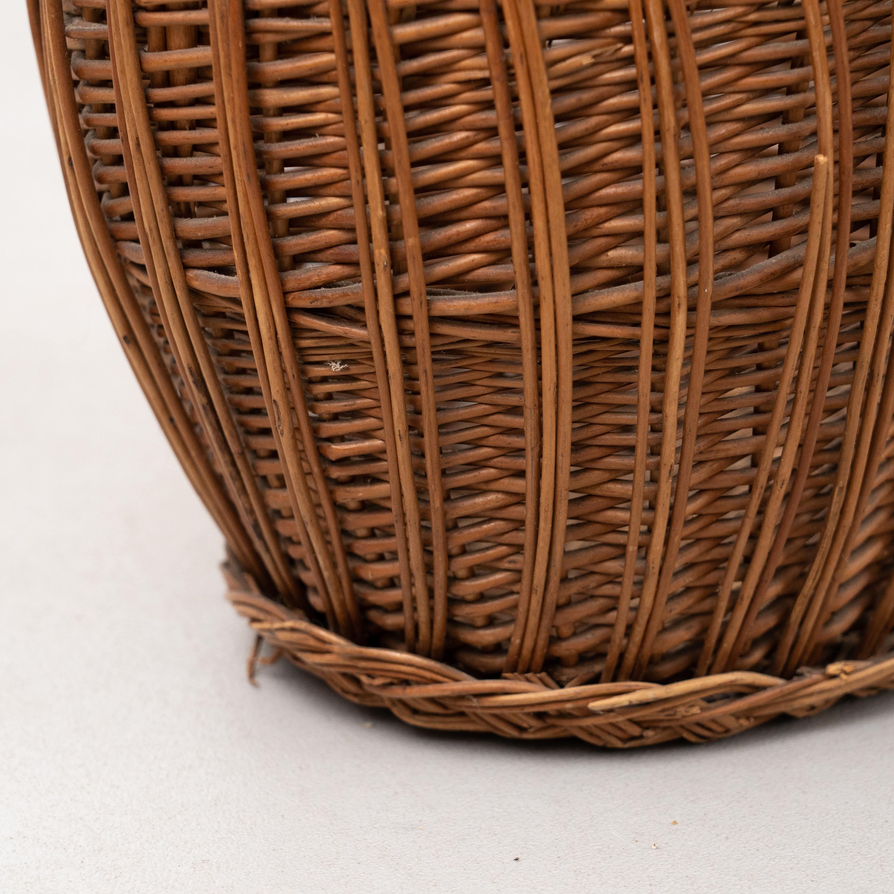 Set of Two Antique Wicker Basket, circa 1970 For Sale 10
