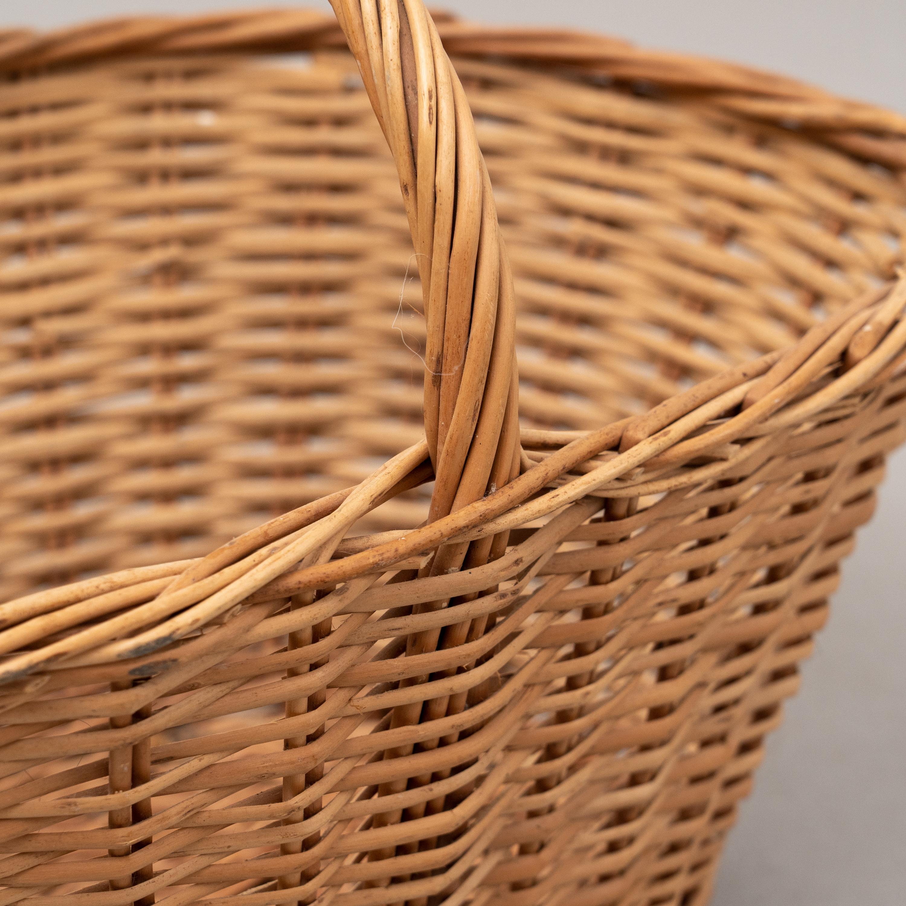 Set of Two Antique Wicker Basket, circa 1970 For Sale 13
