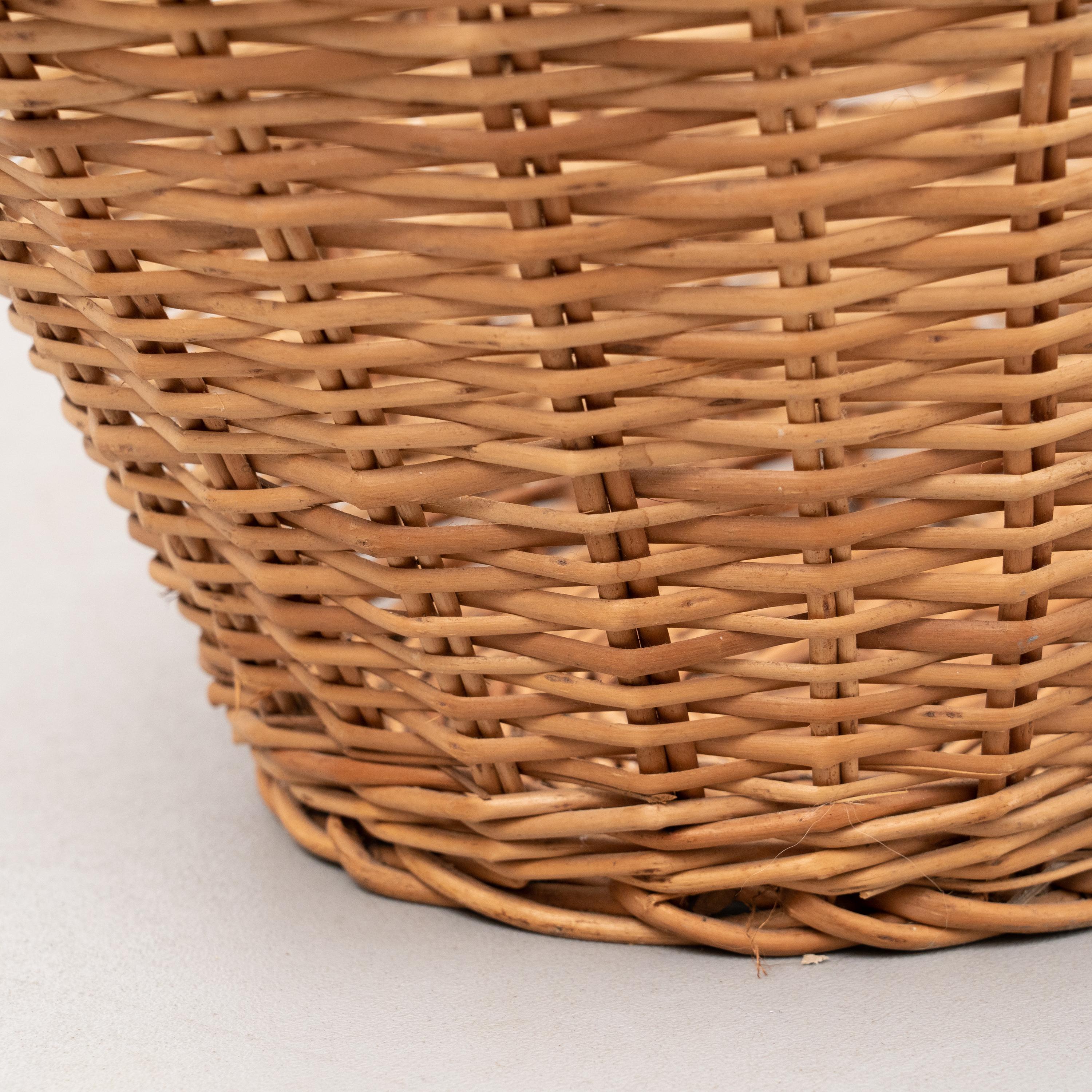 Set of Two Antique Wicker Basket, circa 1970 For Sale 14