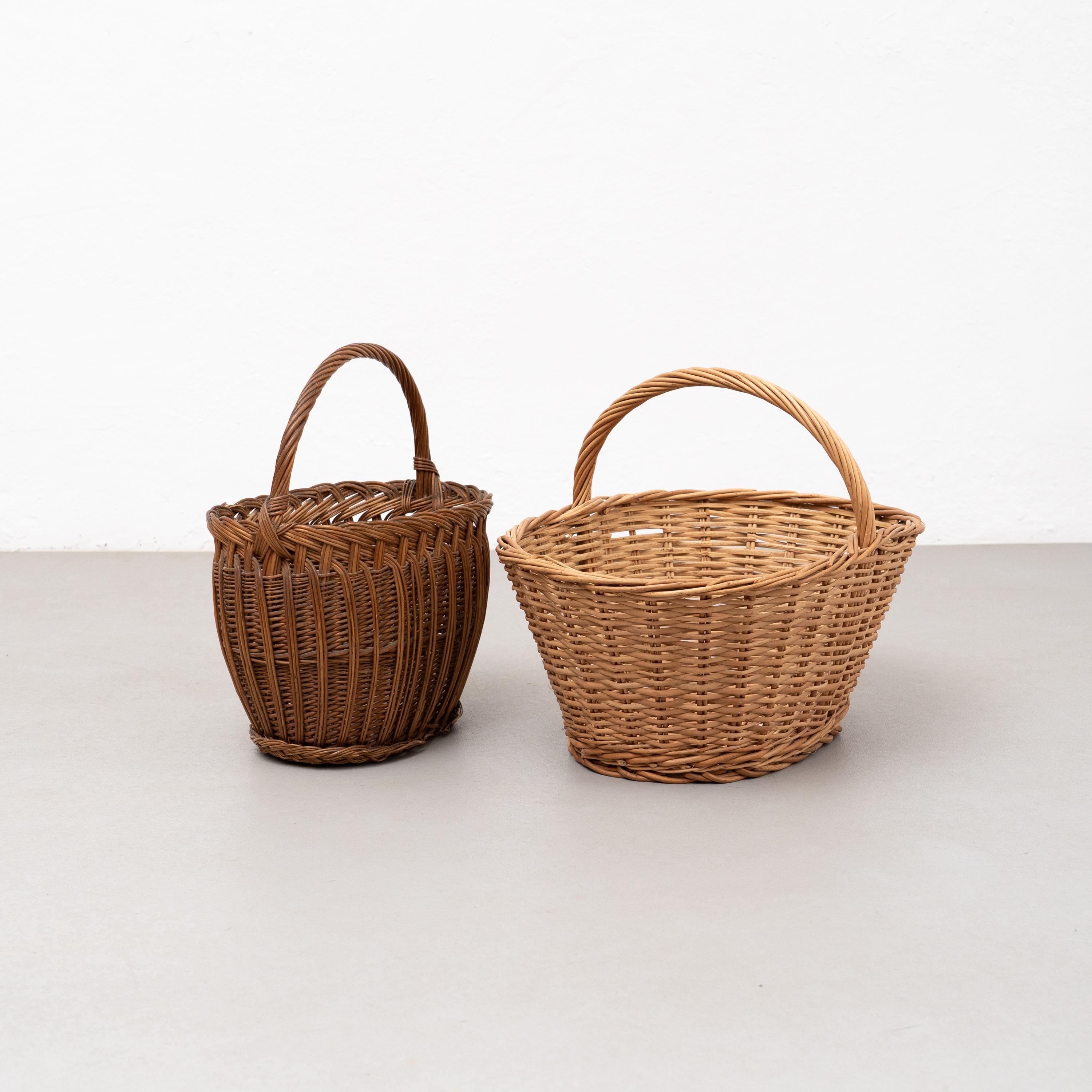 Set of Two Antique Wicker Basket, circa 1970 In Good Condition In Barcelona, Barcelona