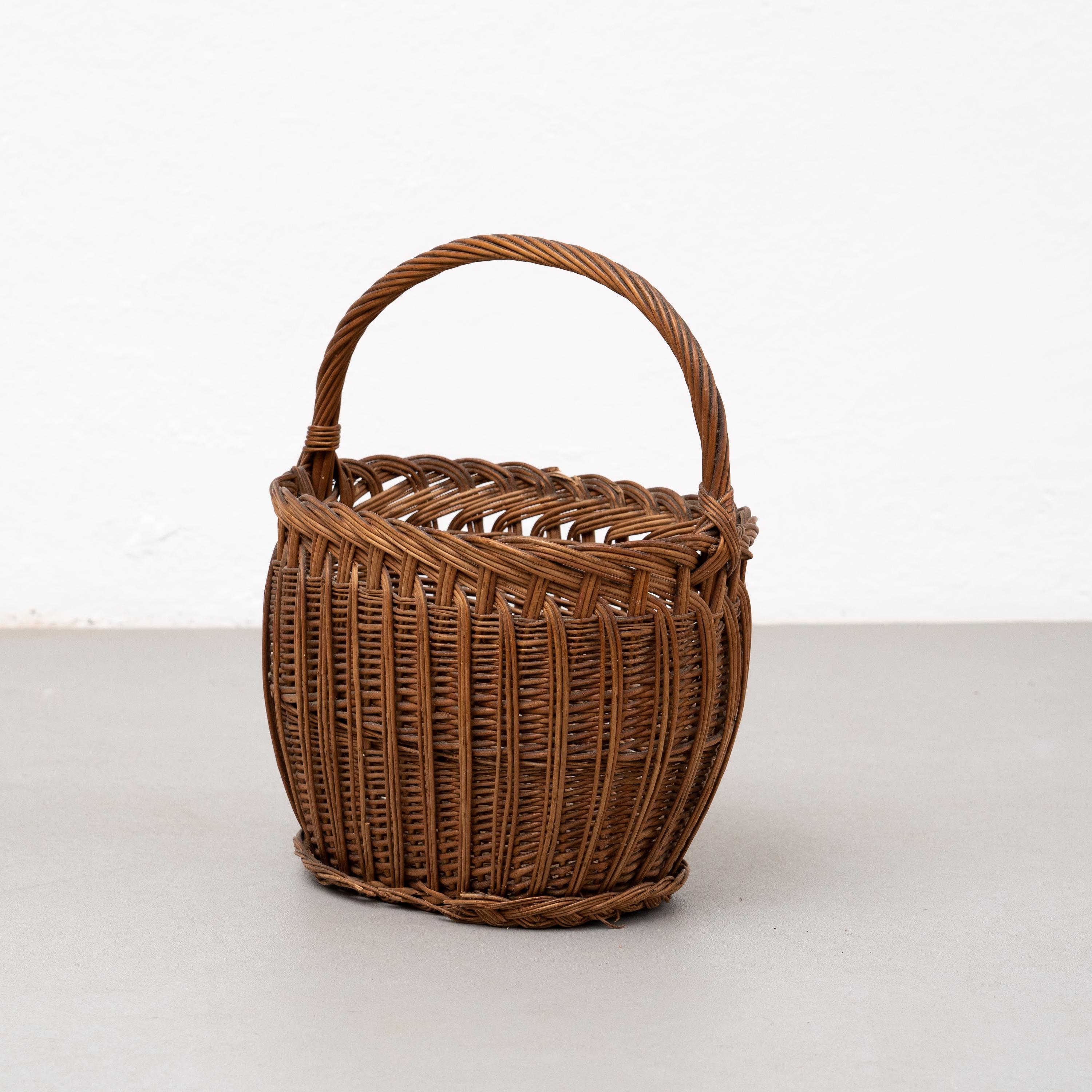Set of Two Antique Wicker Basket, circa 1970 For Sale 2