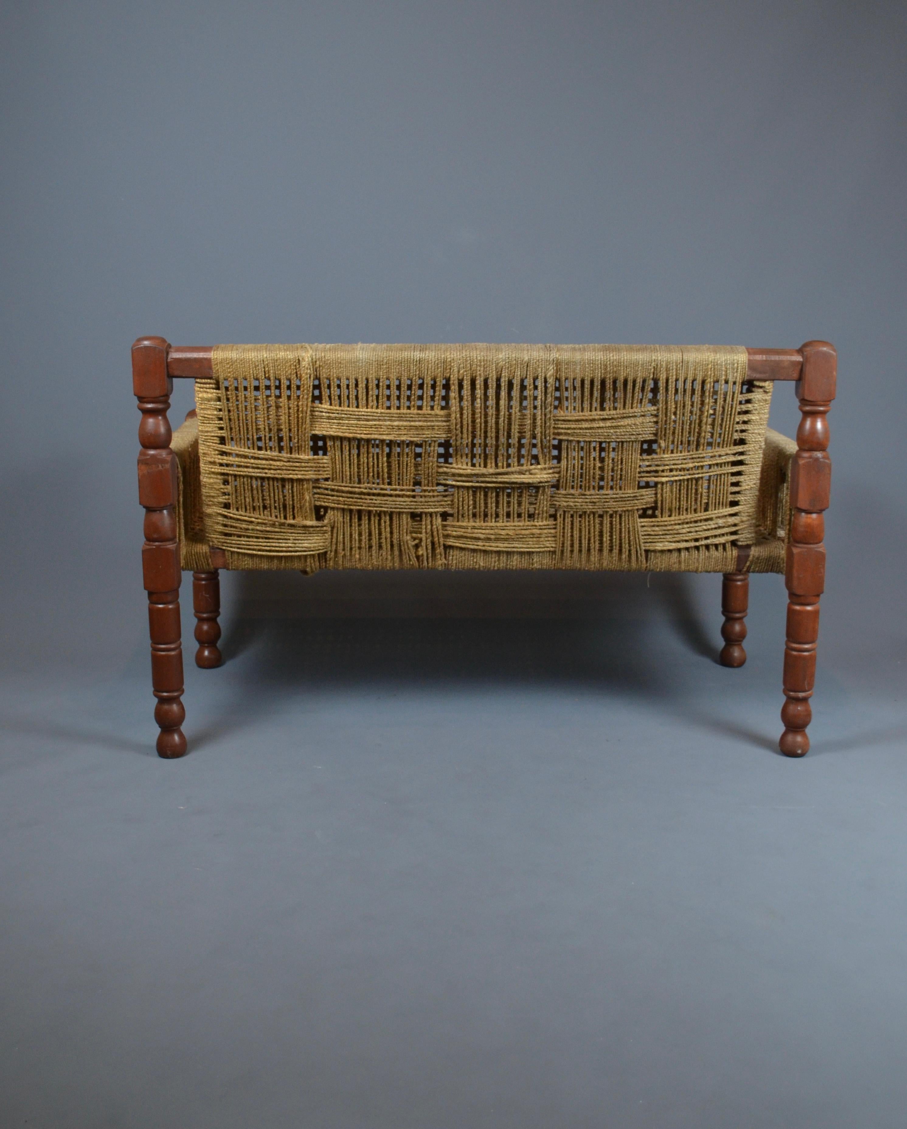 Français Ensemble de deux fauteuils et d'un fauteuil à deux places, Audoux-Minet en vente