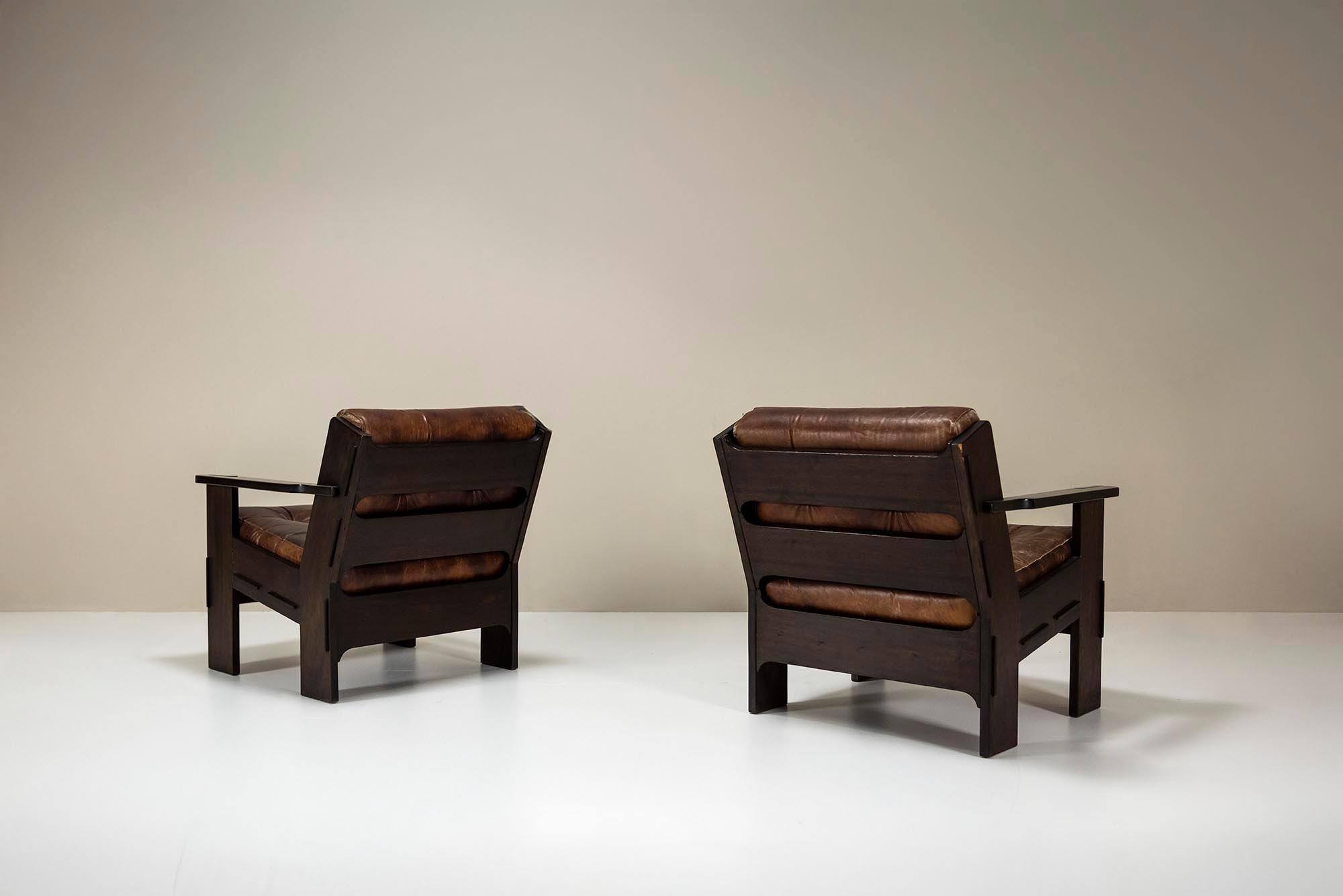 Brutalismo Set di due poltrone di Giuseppe Rivadossi in pelle e Oak in vendita