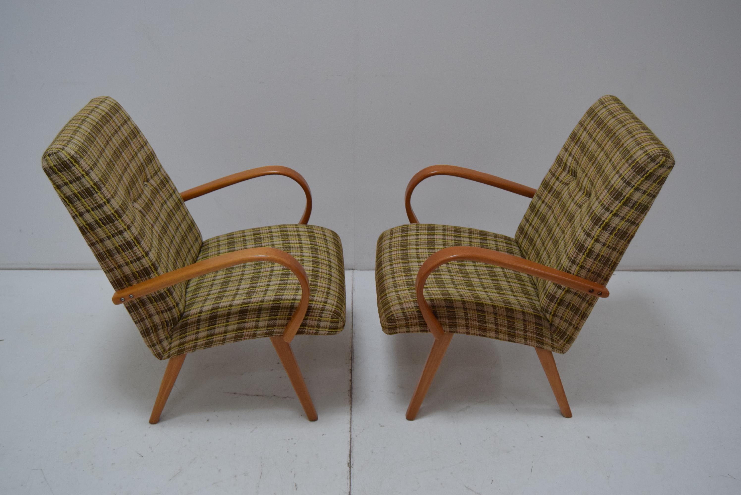 Ceco Set di due poltrone di Jaroslav Šmídek per TON, anni '60. in vendita