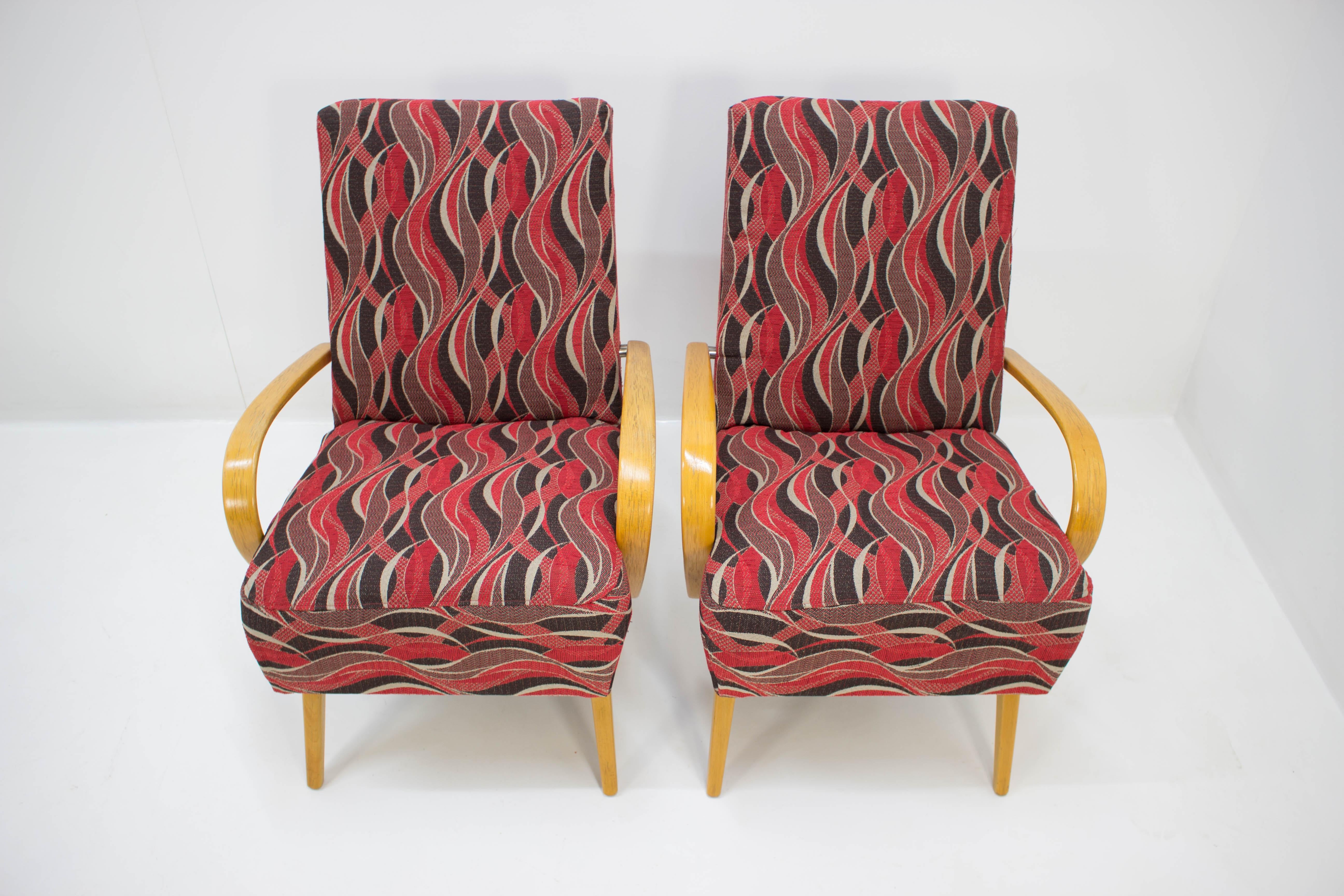 Set of Two Armchairs by Jaroslav Smidek for TON, 1960s In Good Condition For Sale In Praha, CZ