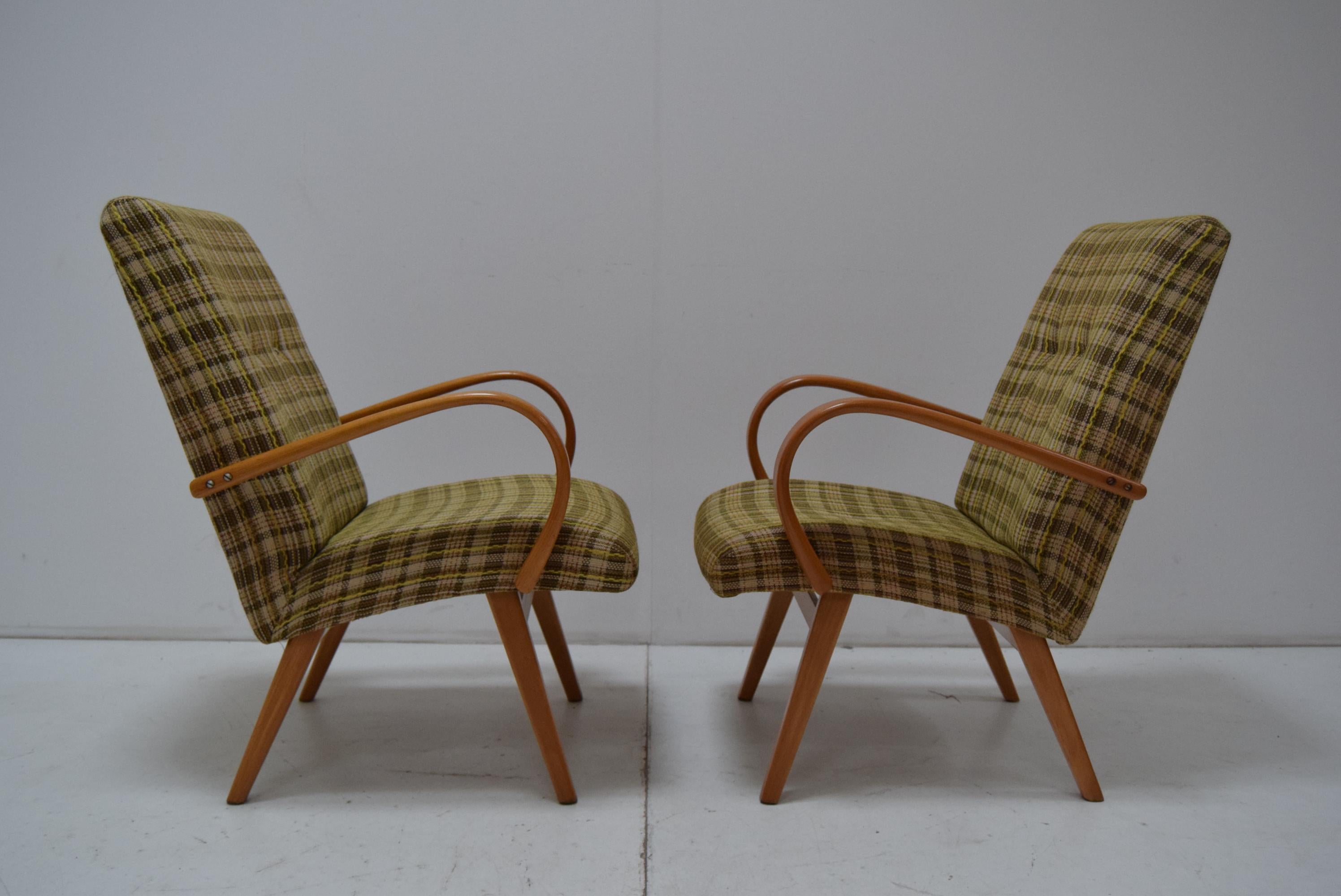 Set di due poltrone di Jaroslav Šmídek per TON, anni '60. In condizioni buone in vendita a Praha, CZ