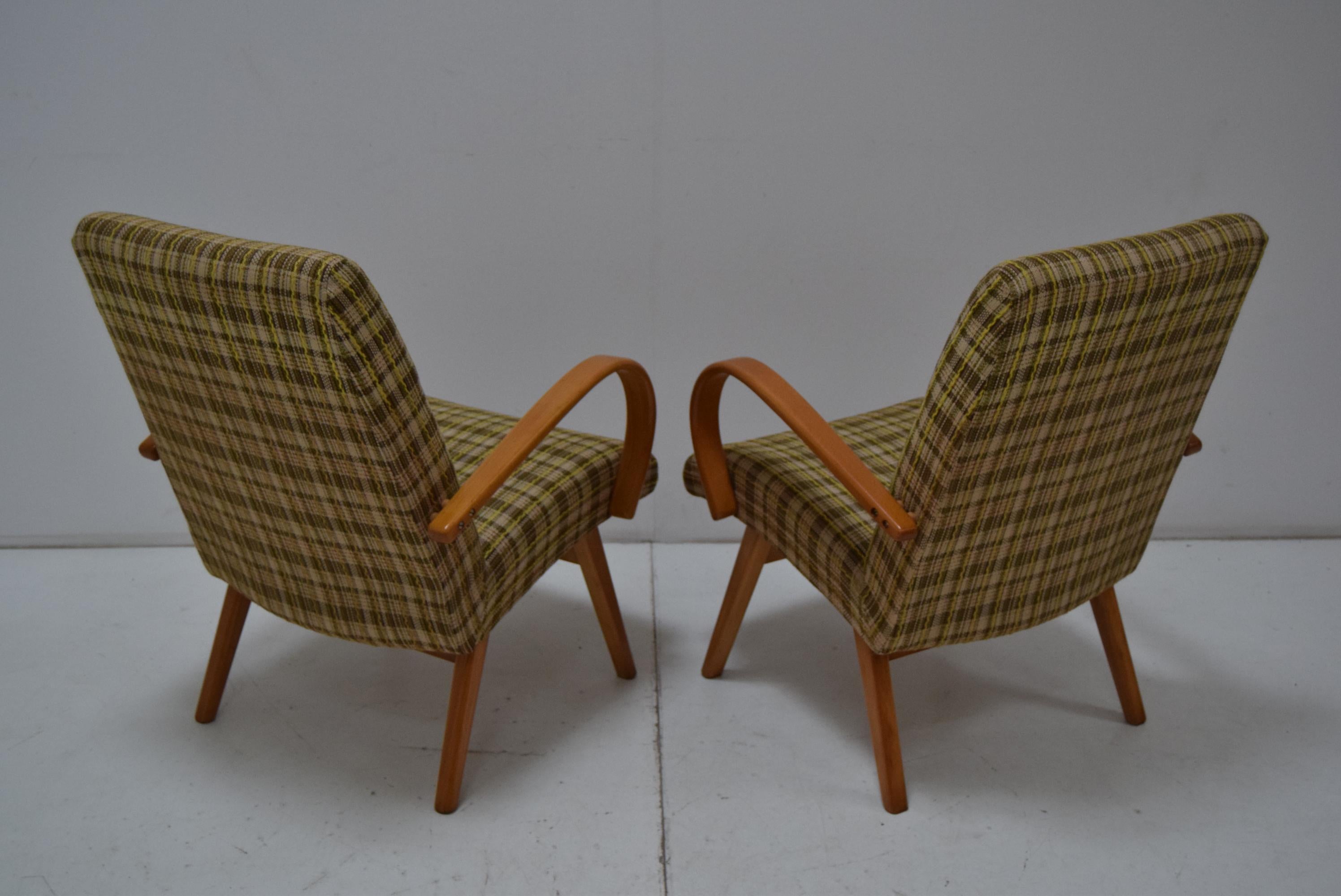 Metà XX secolo Set di due poltrone di Jaroslav Šmídek per TON, anni '60. in vendita