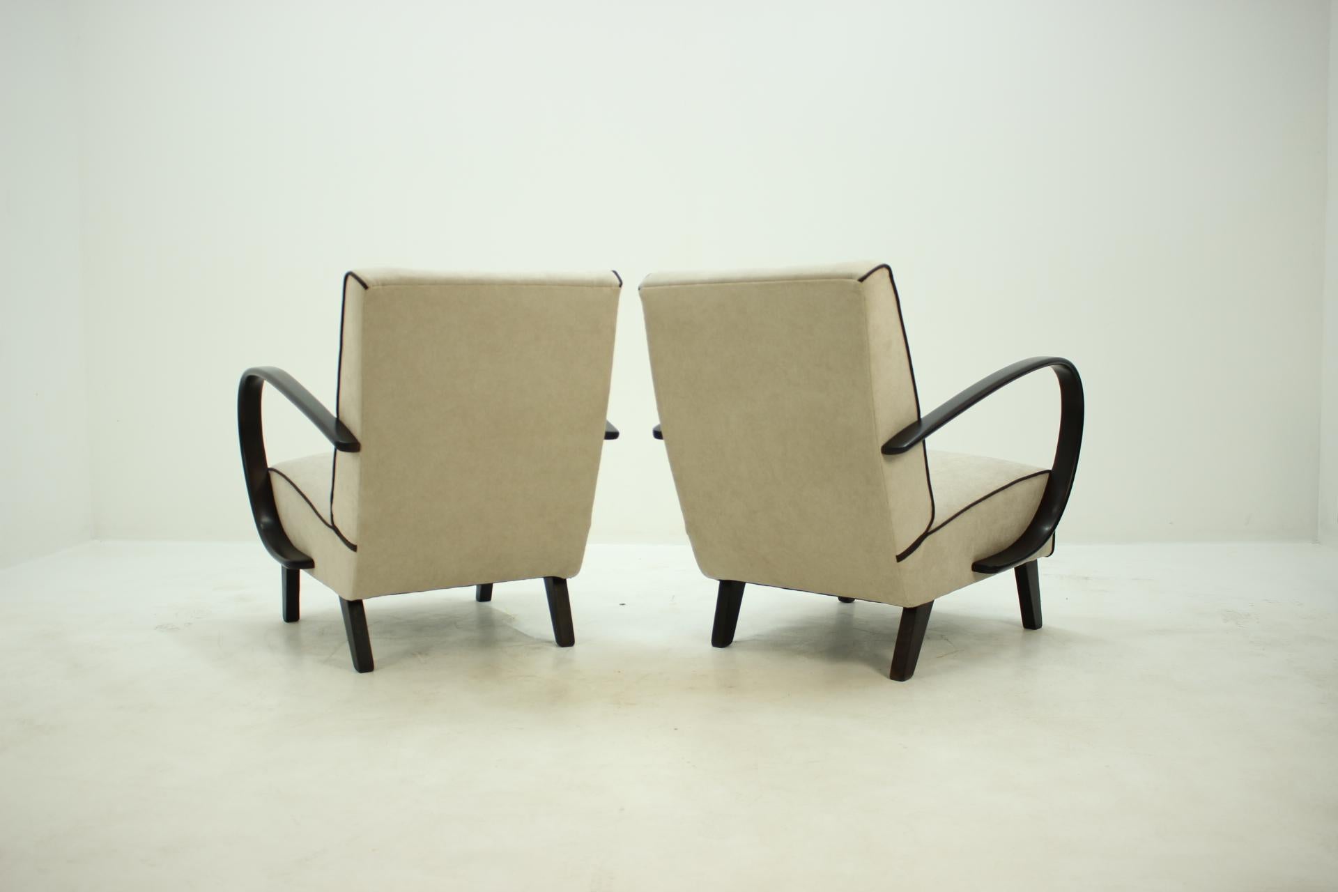 Mid-20th Century Set of Two Armchairs by Jindřich Halabala, 1950s