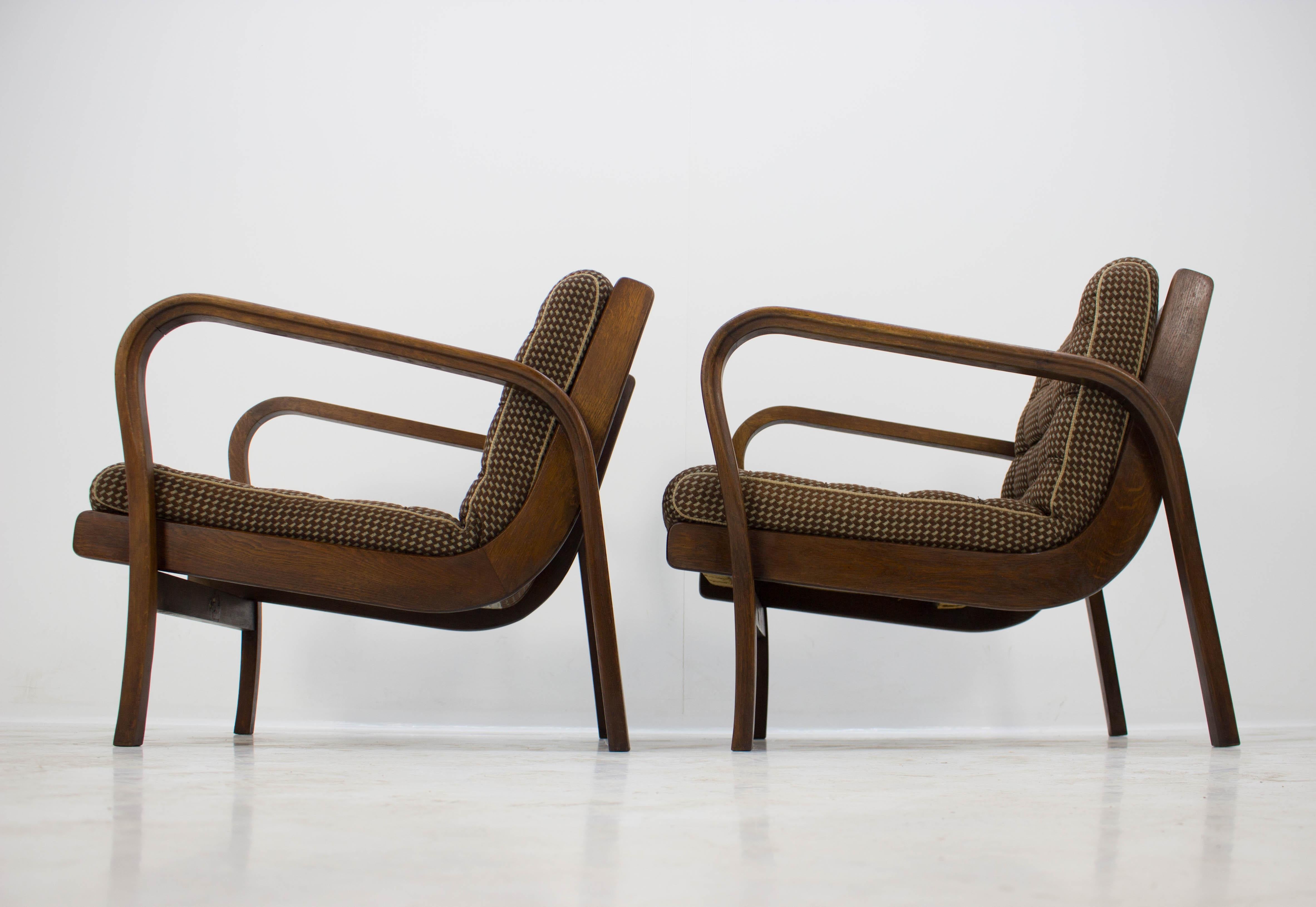 1940s lounge armchairs made in Czechoslovakia and designed by Karel Kozelka & Antonin Kropacek. This model won the silver metal at the Triennale in 1944. The wooden part with nice patina was restored. Removable upholster is in original condition and