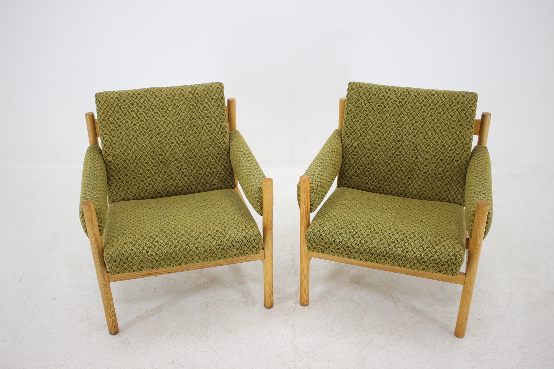 - Made in Czechoslovakia
- Made of wood, fabric
- Maker is Drevotvar Pardubice
- Upholstery is in very good, original condition
- Original condition.